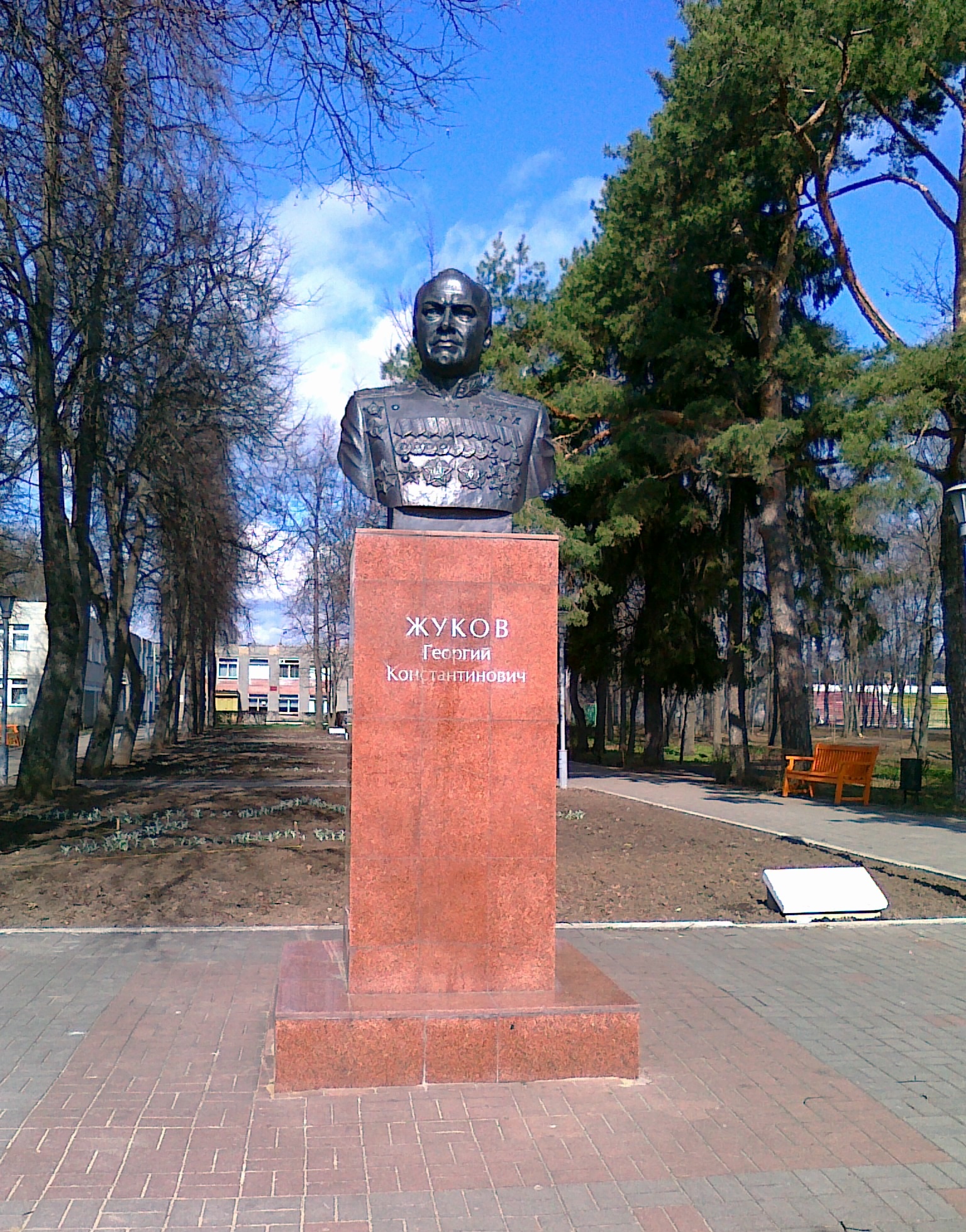 памятник гайдару в москве