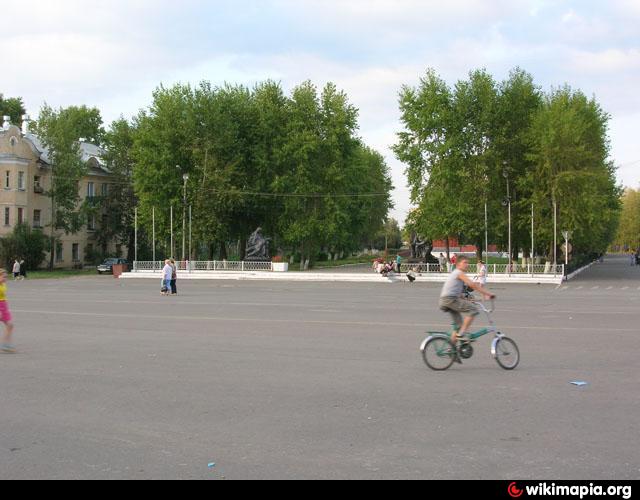 Погода в новодвинске. Новодвинск площадь. Городской сквер Новодвинск. Г Новодвинск Комсомольская площадь. Площадь города Новодвинск.