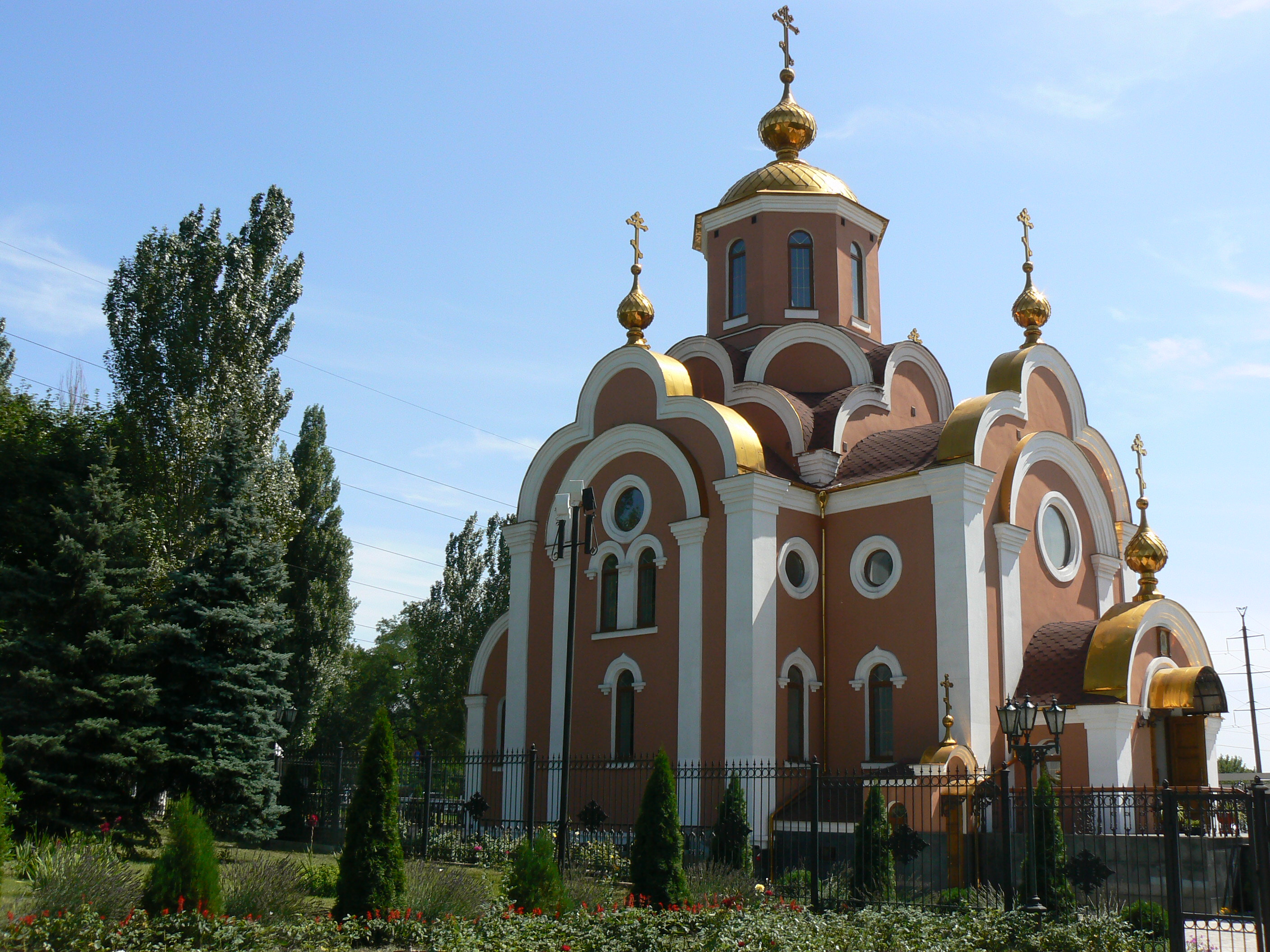 Храм макеевка. Храм Архистратига Михаила Макеевка. Храм Макеевка храм. Свято Георгиевский собор Макеевка. Свято-Николаевский храм Макеевка.