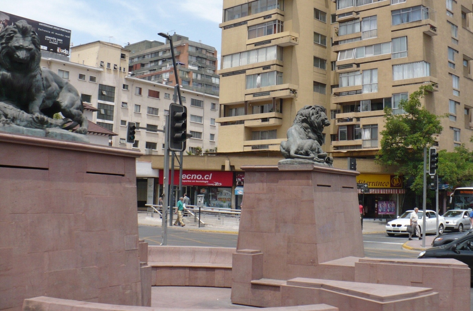 Plaza Los Leones - Santiago de Chile