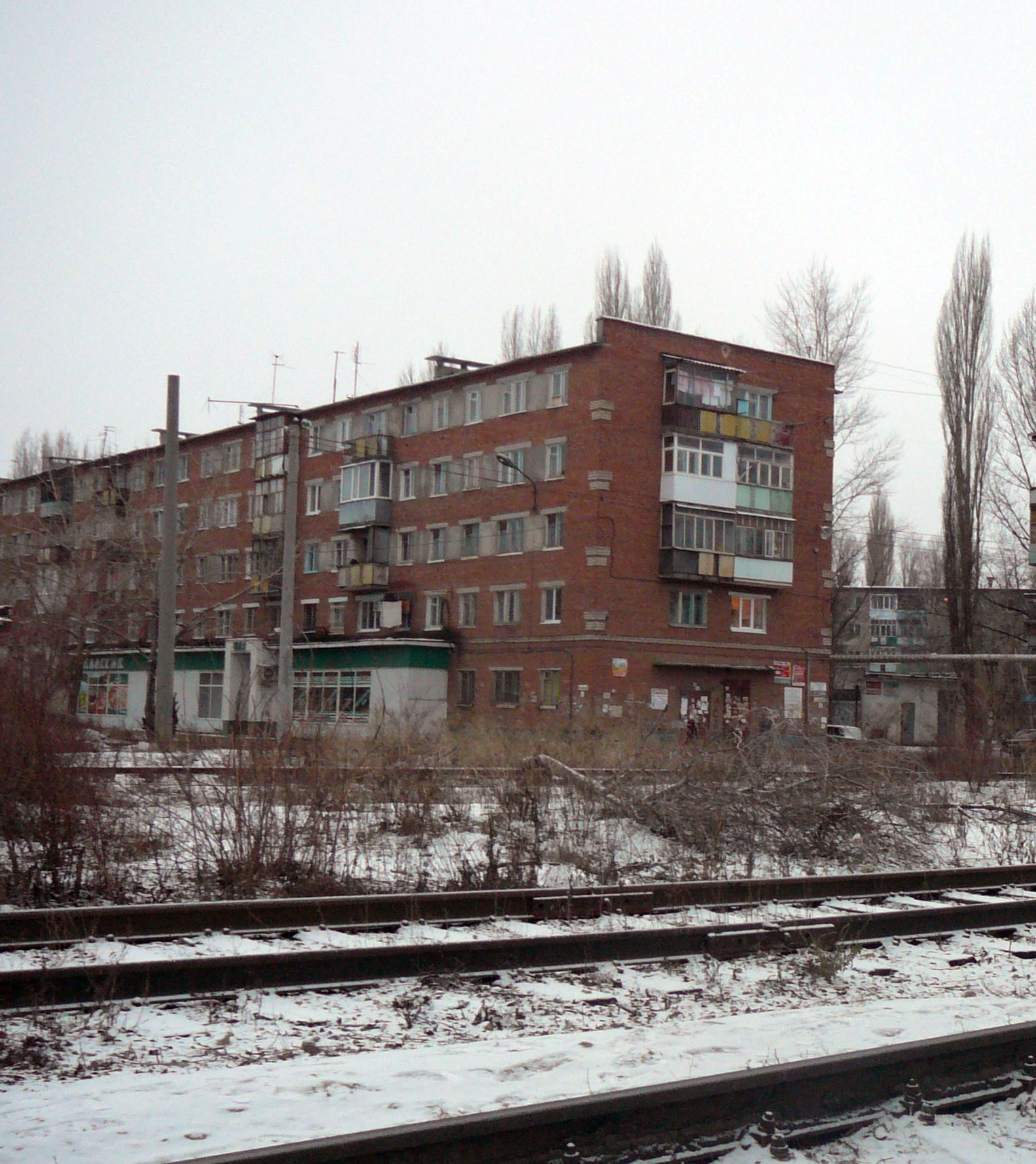 Фото энгельса 1. 1 Й микрорайон Урицкого Энгельс. 2-Й микрорайон Урицкого Энгельс. Энгельс улица Урицкого. 2 Микрорайон Урицкого 28 Энгельс.