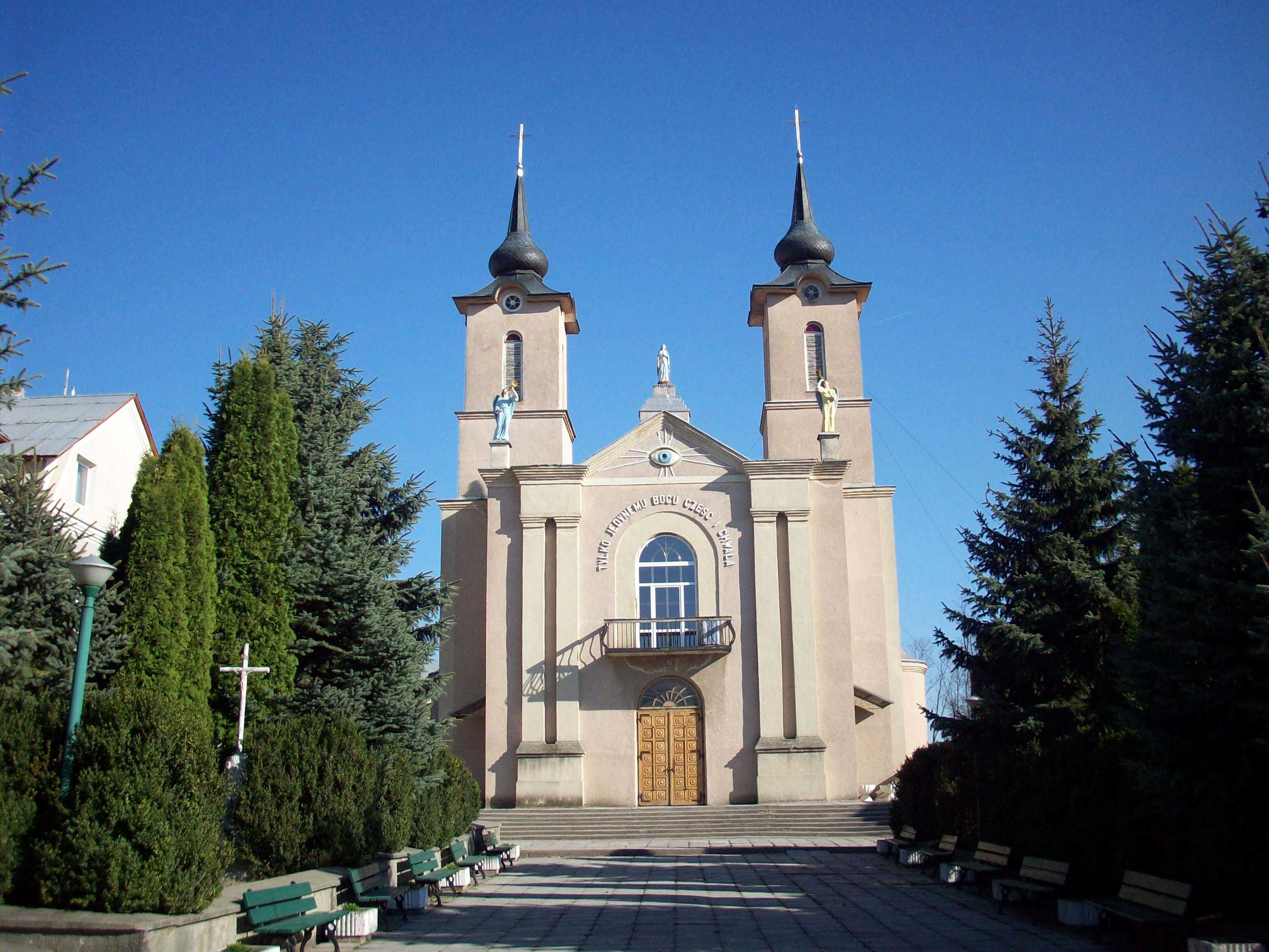 Городок область. Костёл городок Хмельницкий. Городок костел Станислава Хмельницкая область. Костел в Билогиря Хмельницкий. Город Сарны костел.