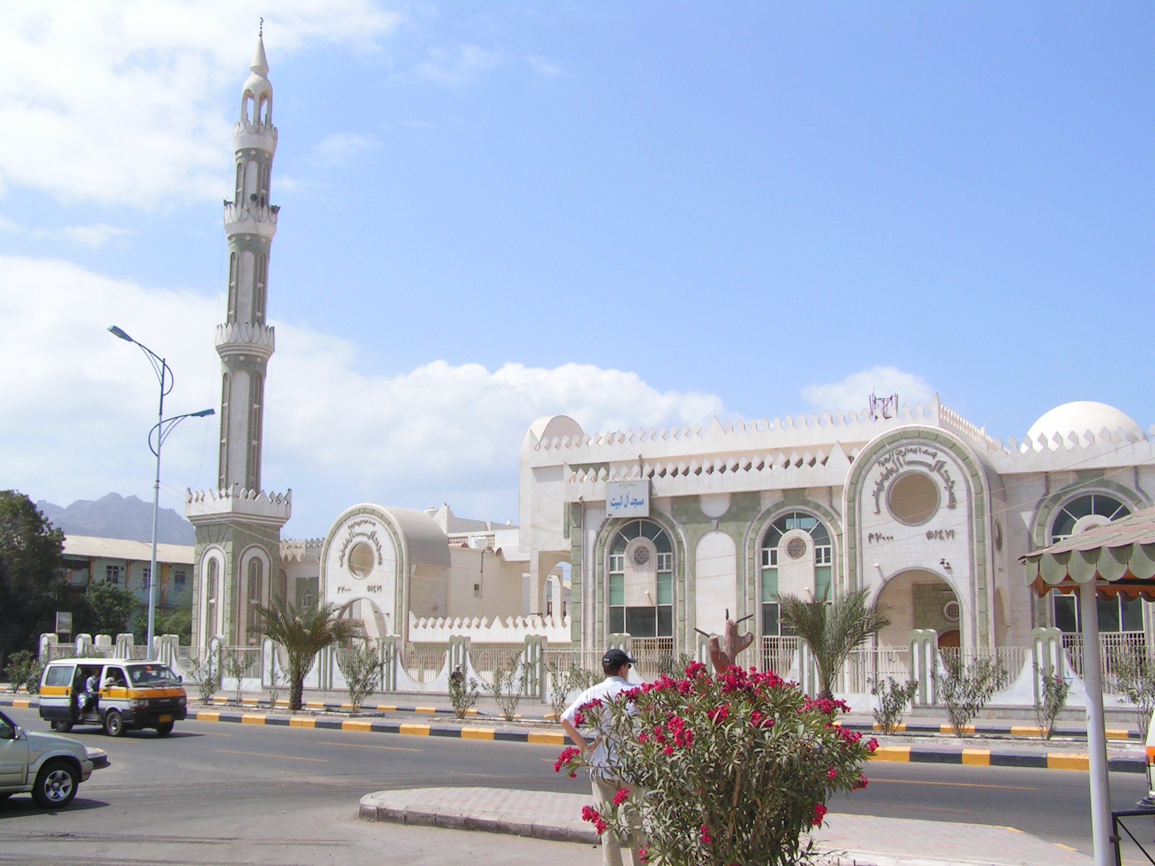 Аден йемен. Аден (город Йемена). Аден столица Йемена. Аденский минарет (Aden City). Хален Аден.