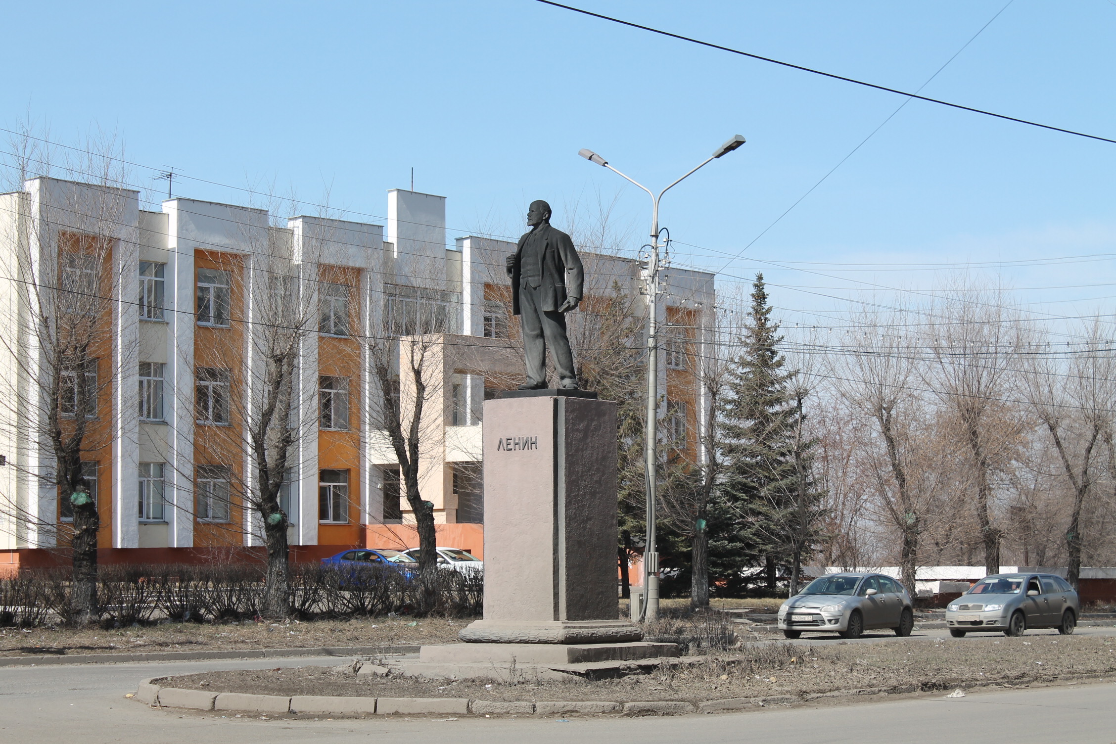 Рп магнитогорск. Гортеатр Магнитогорск левый берег Магнитогорск. Памятник Ленину в Магнитогорске. Магнитогорск памятник Ленину на Комсомольской площади. Архитектура левого берега Магнитогорска.