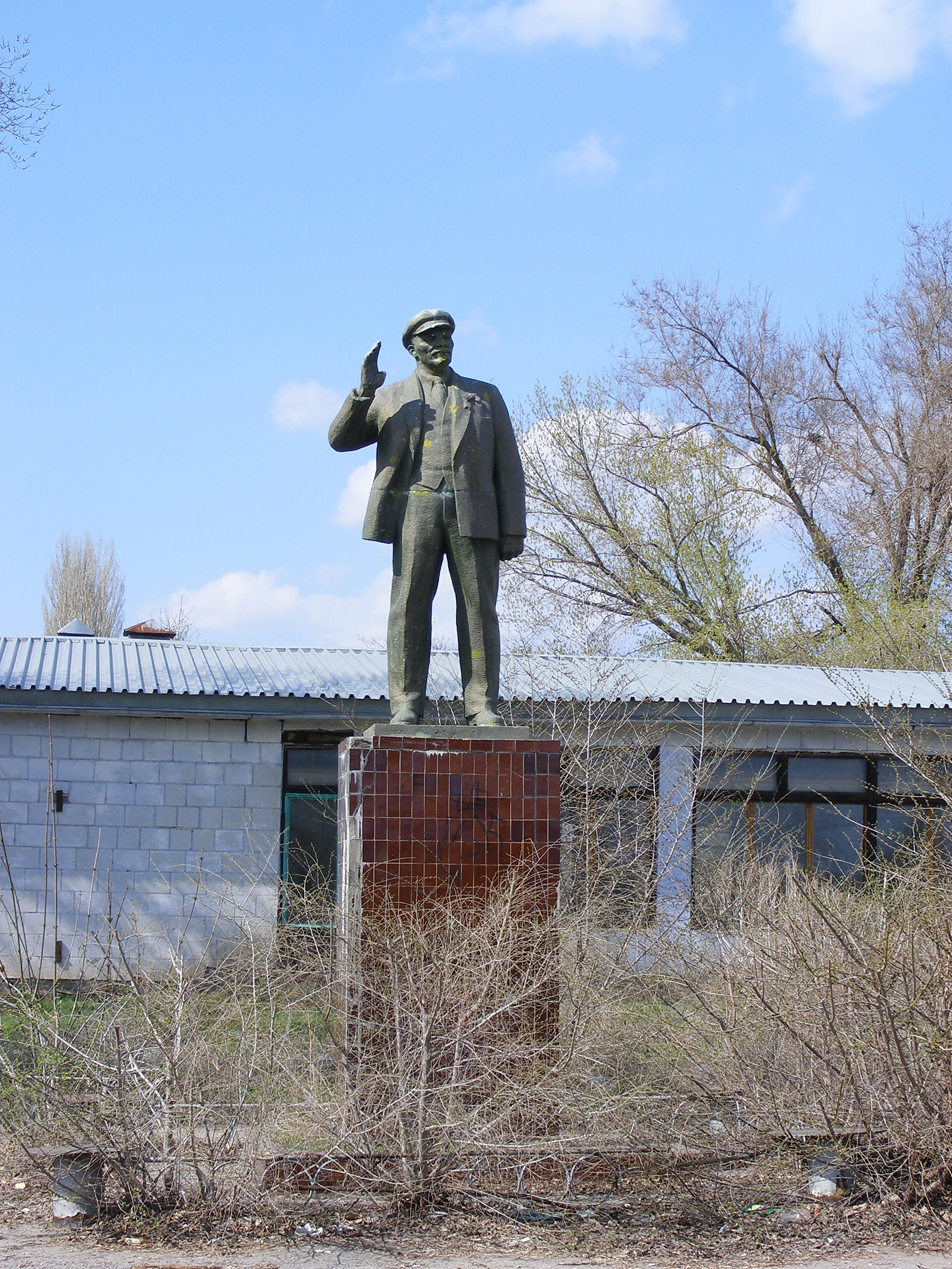 Чапурники волгоградская. Село большие Чапурники Волгоградская область. Волгоград село большие Чапурники. Школа большие Чапурники Волгоградская область. Большие Чапурники памятник.