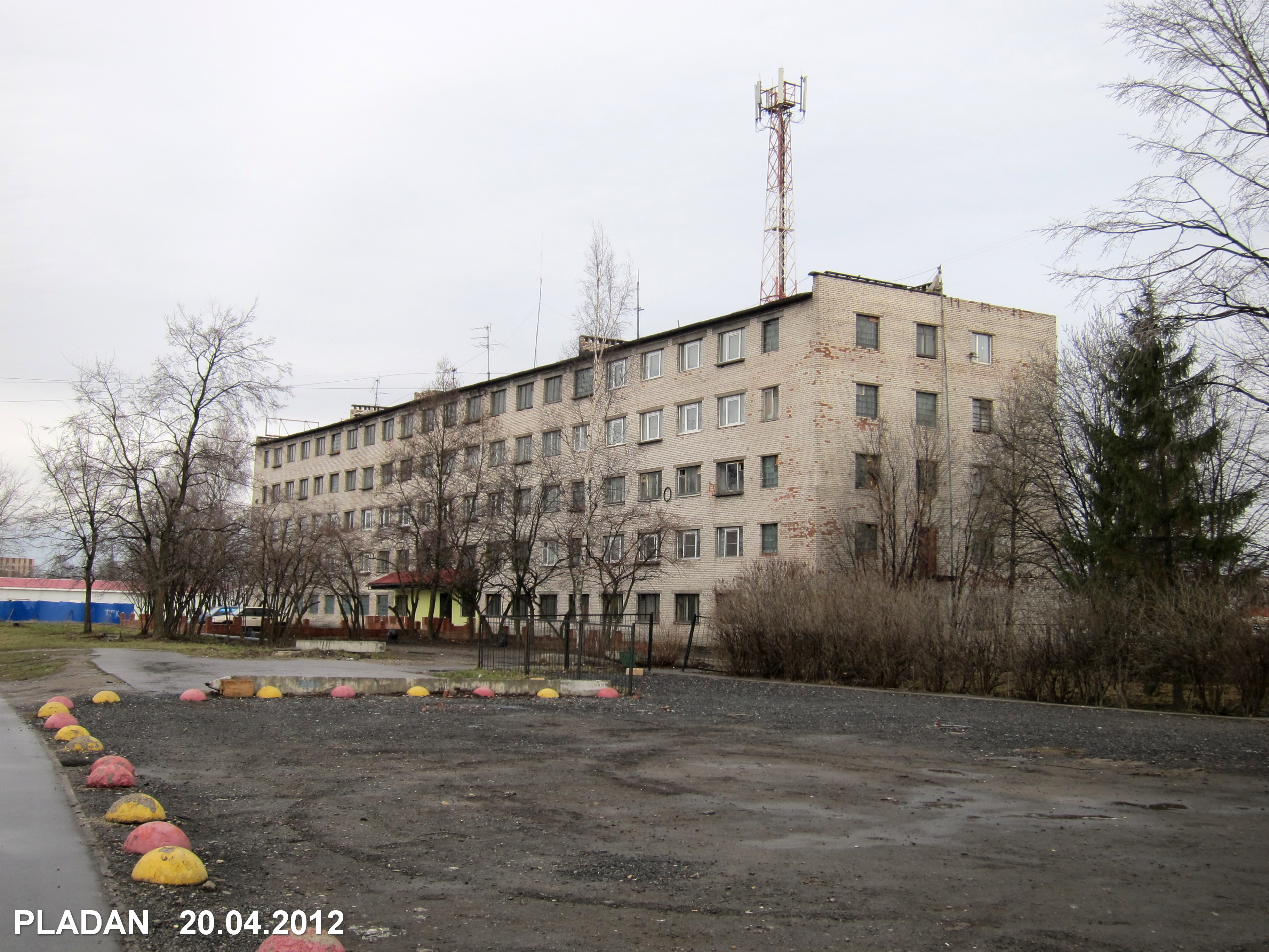 Колледжи в питере с общежитием. Общежитие пожарно спасательный колледж Санкт Петербург. Общежитие в пожарно-спасательном колледже СПБ. Большевиков 52 колледж МЧС. Общежитие колледжа МЧС Санкт-Петербург.