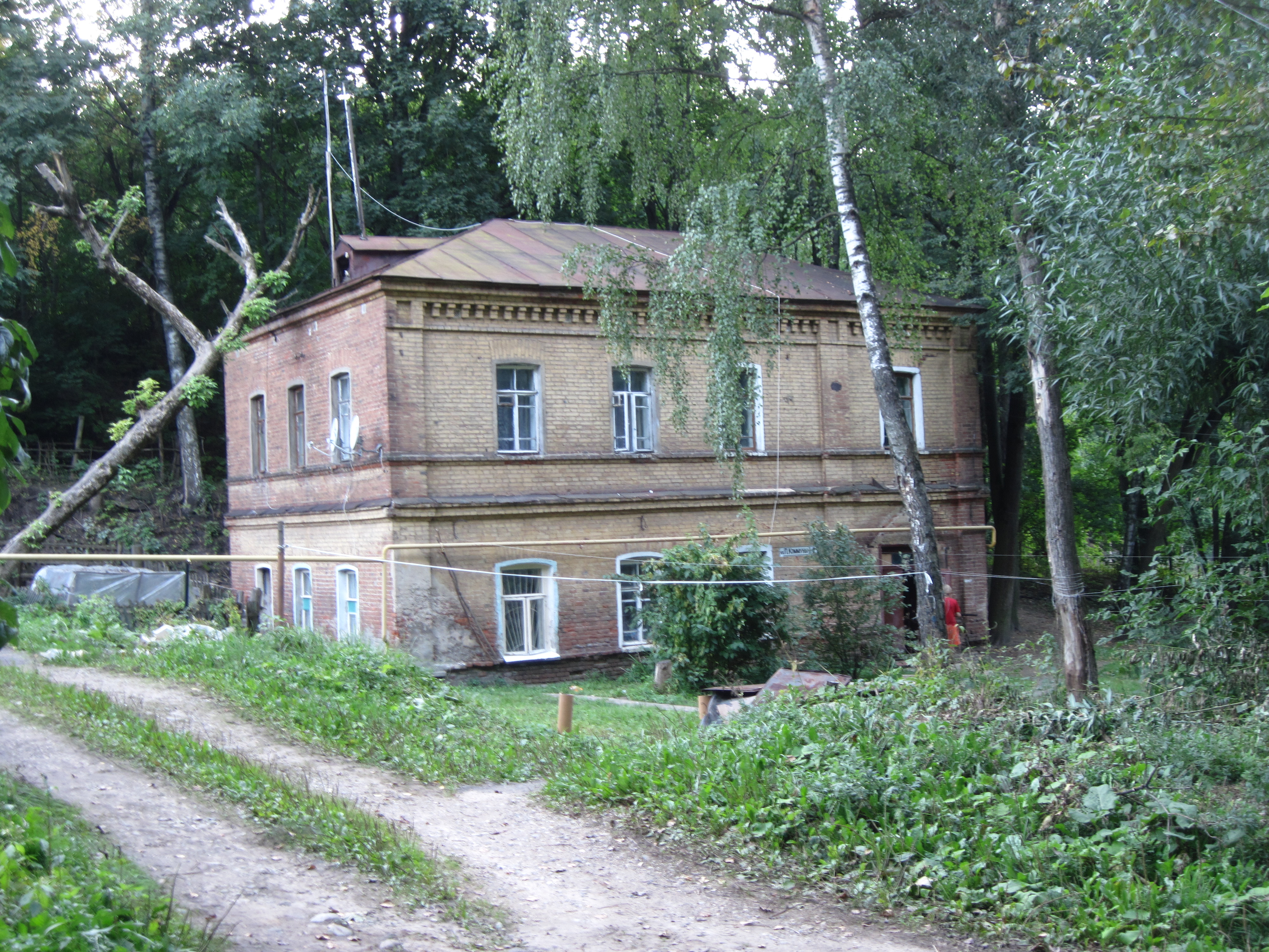 До сих пор дома. Ул Парижской Коммуны Смоленск. Здание Парижской Коммуны Смоленск. Улица Парижской Коммуны 2 Смоленск. Улица Парижской Коммуны Смоленск фото.