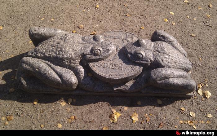 жаба в мужском роде. жаба спб. жаба спб. скульптор карлыханов ломоносов. жаба спб.