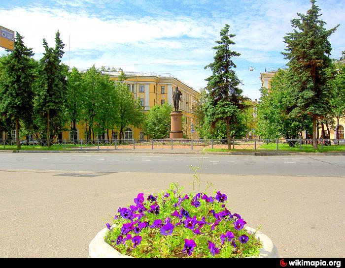 Улицы города колпино. Колпино Вокзальная площадь. Площадь города Колпино. Памятник Ленину в Колпино.