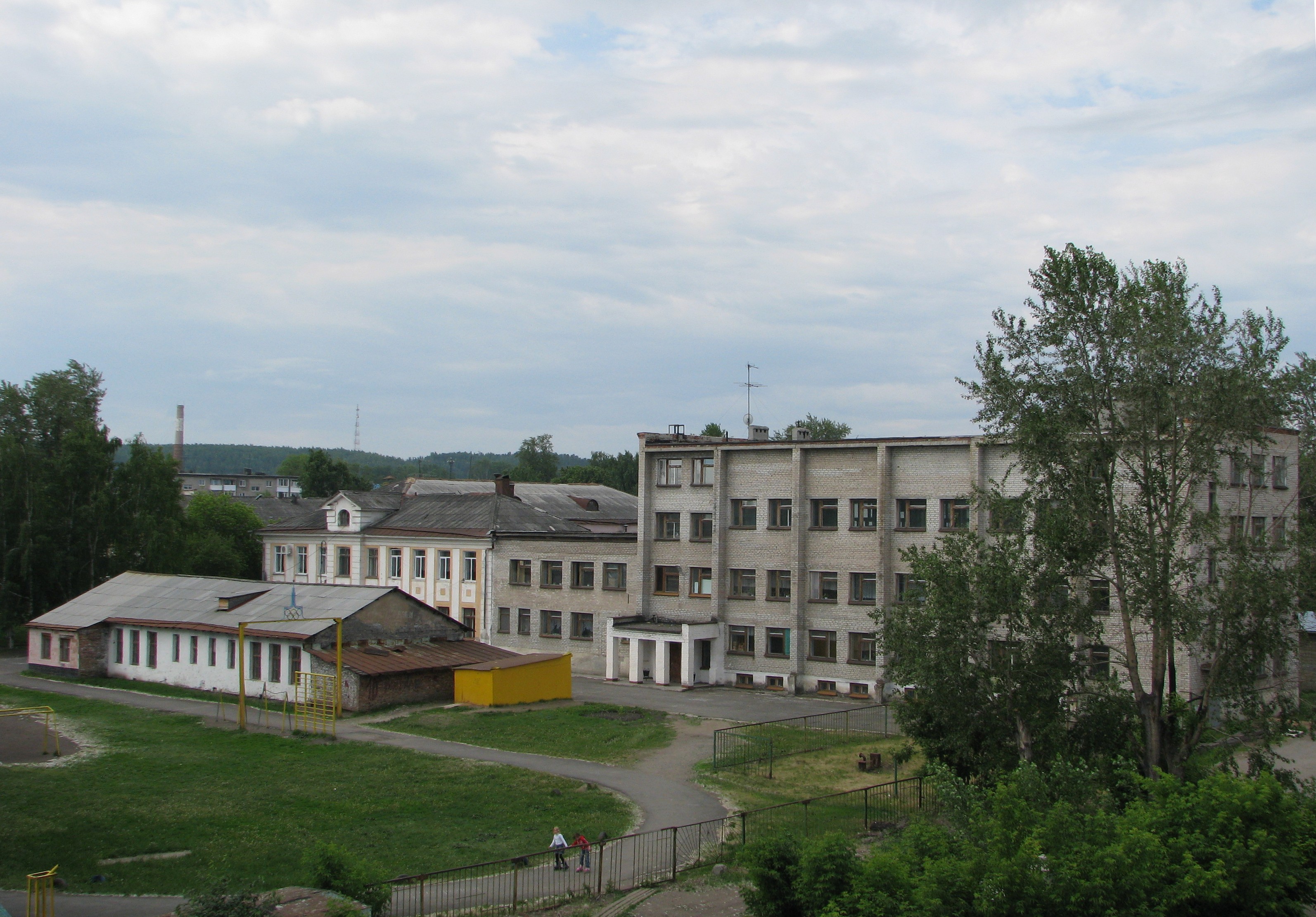 Школа 13 инн. Школа 13 Ирбит. Школа 13 Ирбит 9 в. Ирбит Свердловская область 13 школа.