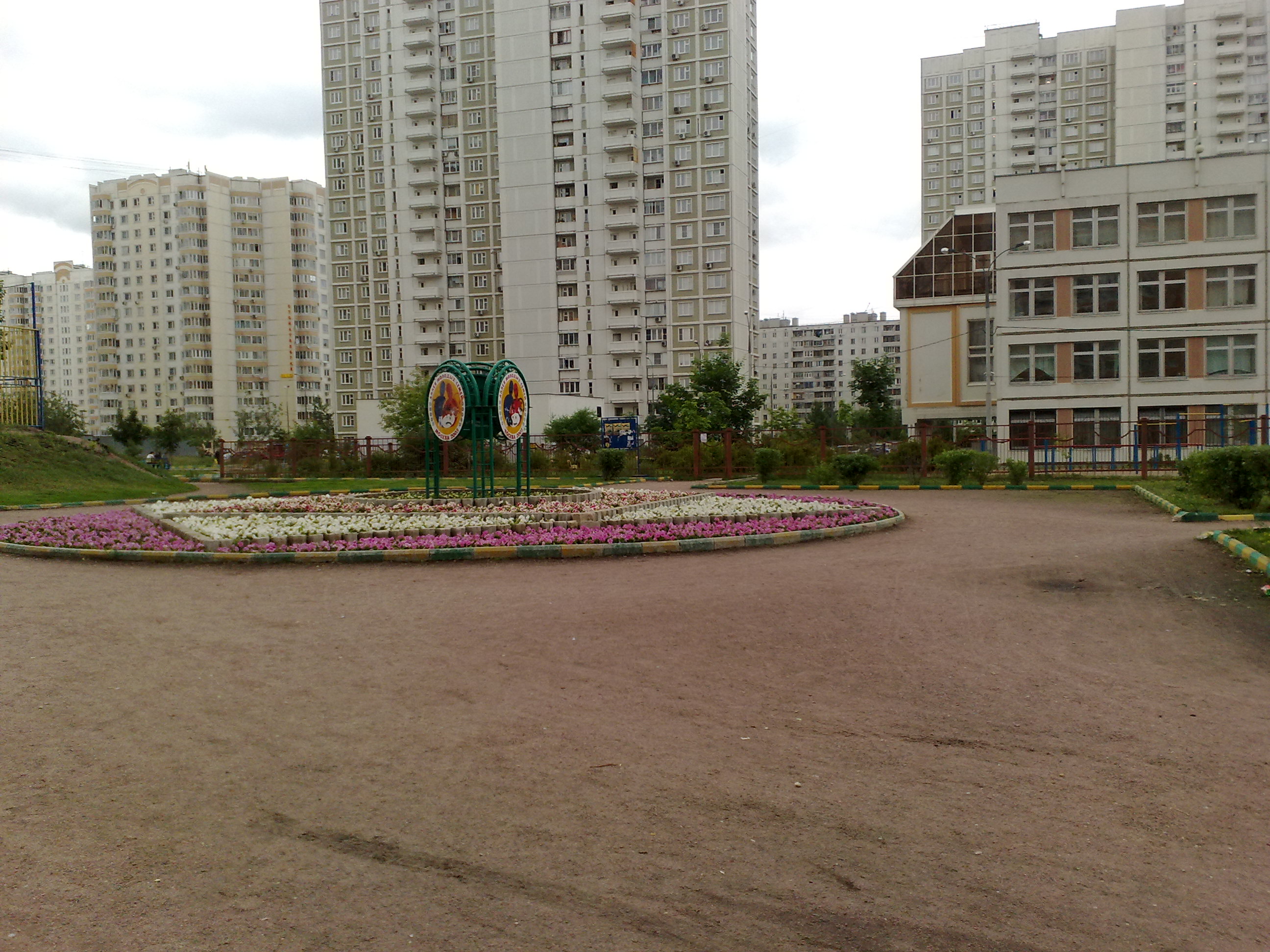 аллея молодых семей в люблино. аллея молодых. аллея молодых. одноярусная аллея. аллея молодых.