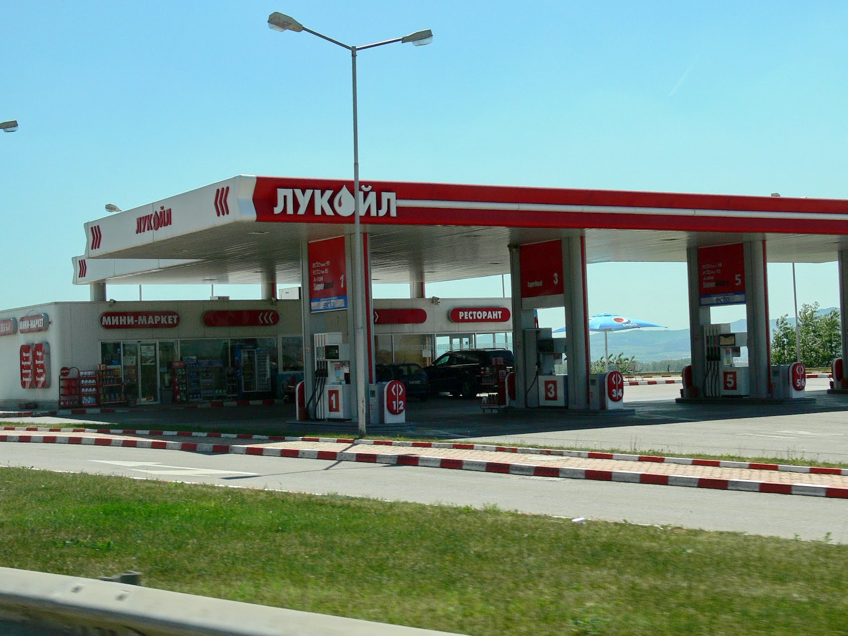 Заправки лукойл трасса м4. АЗС Лукойл на трассе м4 Дон. Lukoil Gas Station. Lukoil Petrol Station. Роснефть АЗС трасса м4.