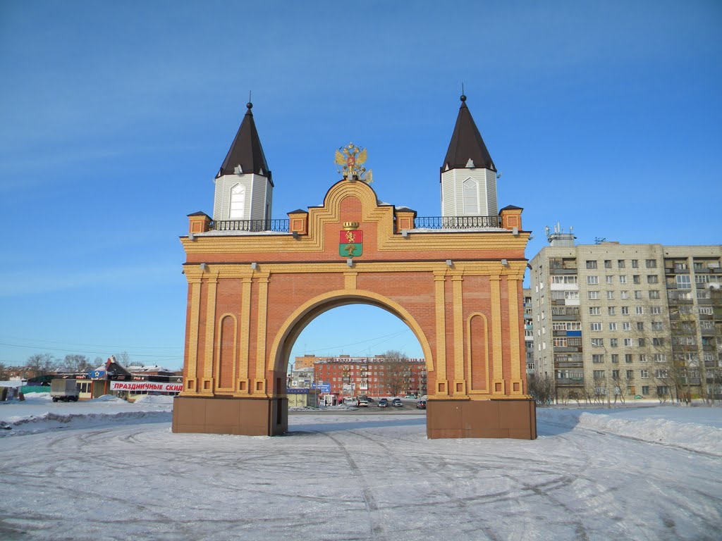 Канск красноярский край. Триумфальная арка царские врата Канск. Триумфальная арка Канск. Город Канск Триумфальная арка. Триумфальная арка Канск царские ворота.