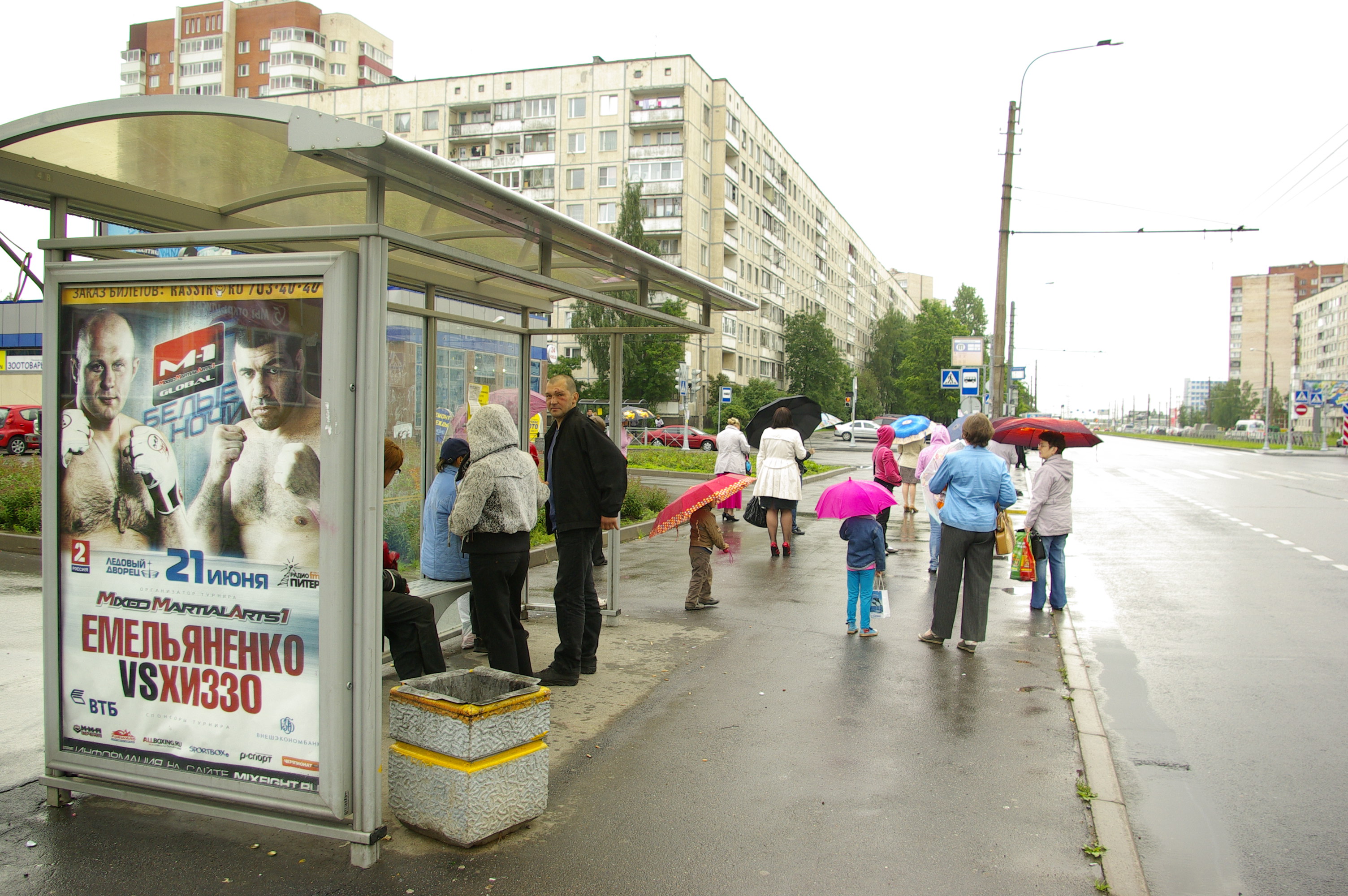 Остановки спб. Остановка СПБ. Остановка транспорта. Остановка общественного транспорта Санкт Петербург. Автобусная остановка Петербург.