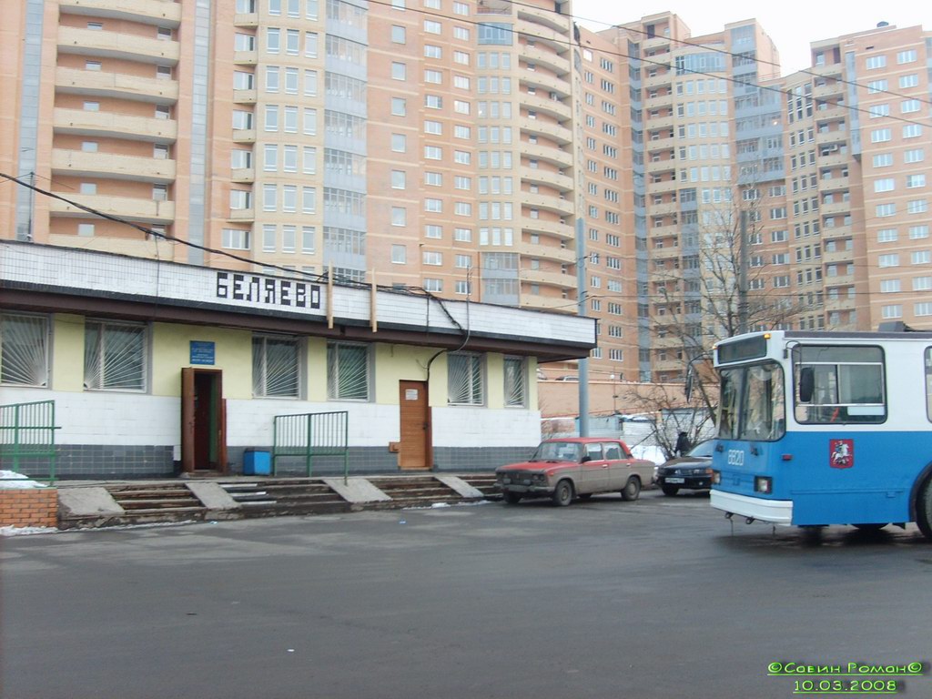 Метро беляево москва. Станция метро Беляево 1974. Автобусная станция Беляево. Конечная станция ГУП Мосгортранс.