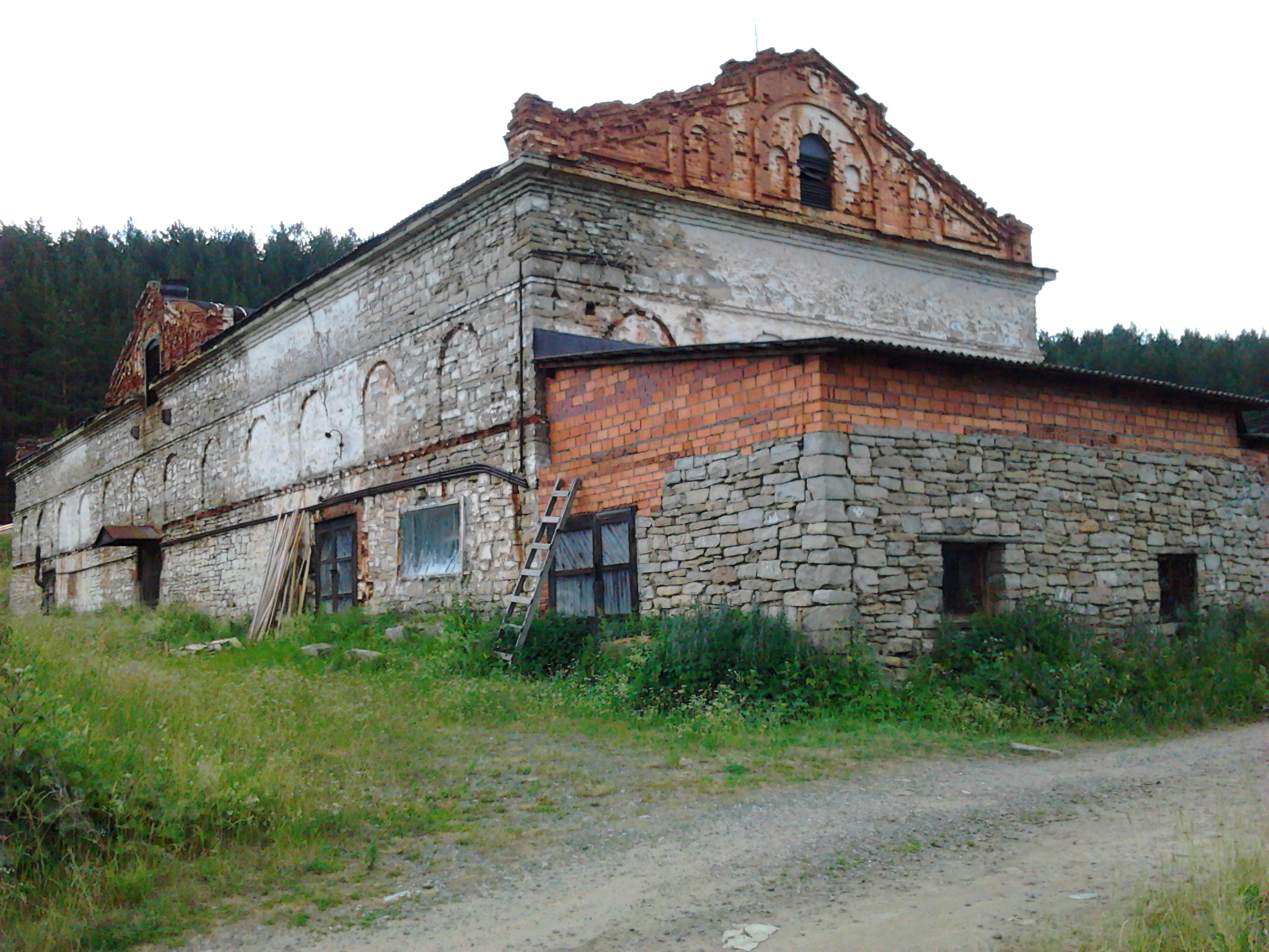 Село колюткино свердловская область. Колюткино Свердловская область. Заброшенное здание в Колюткино Свердловская область.