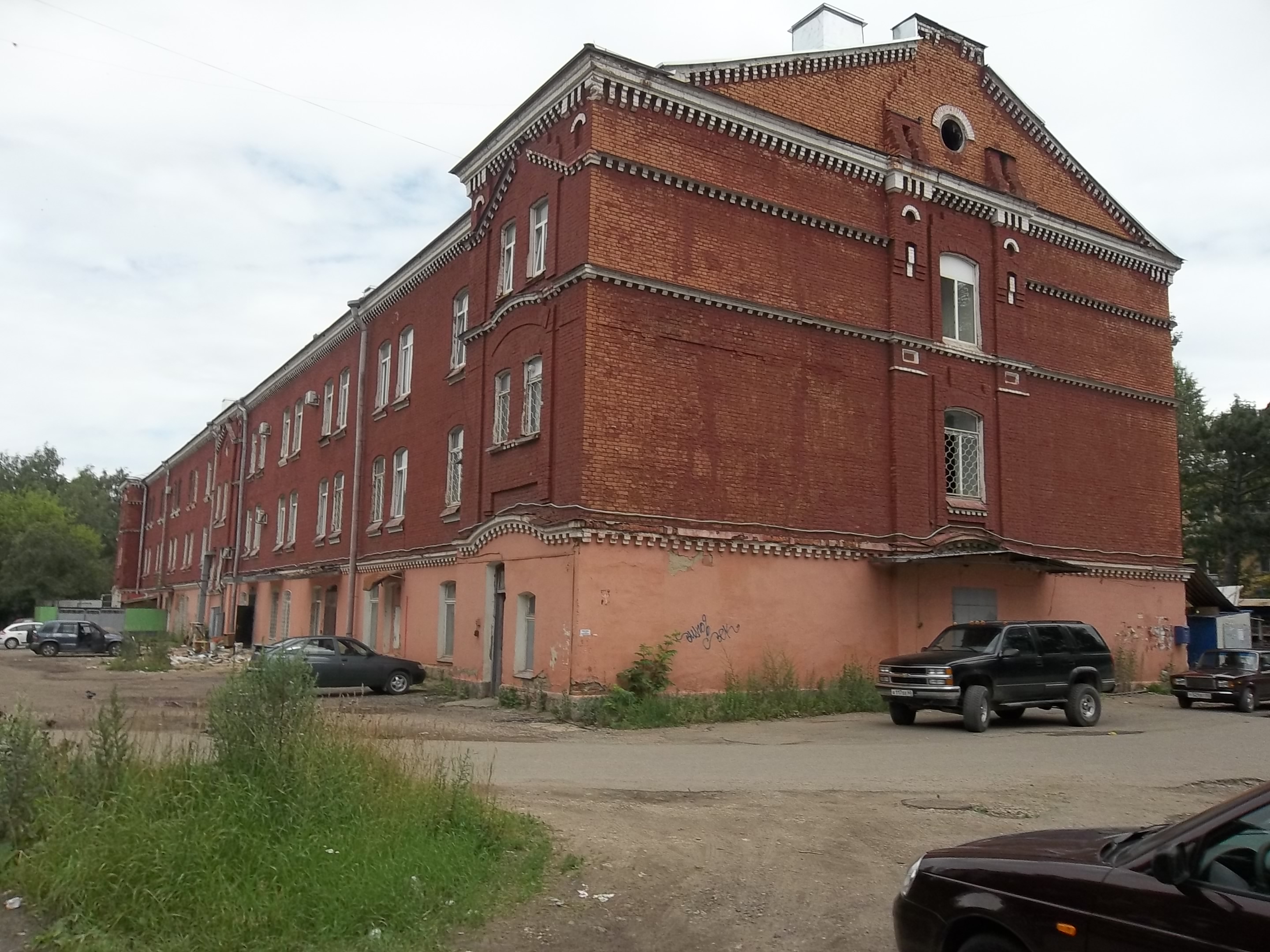 казармы псков. заводские казармы 19 века. казармы псков. казармы псков. казармы иркутского полка псков.