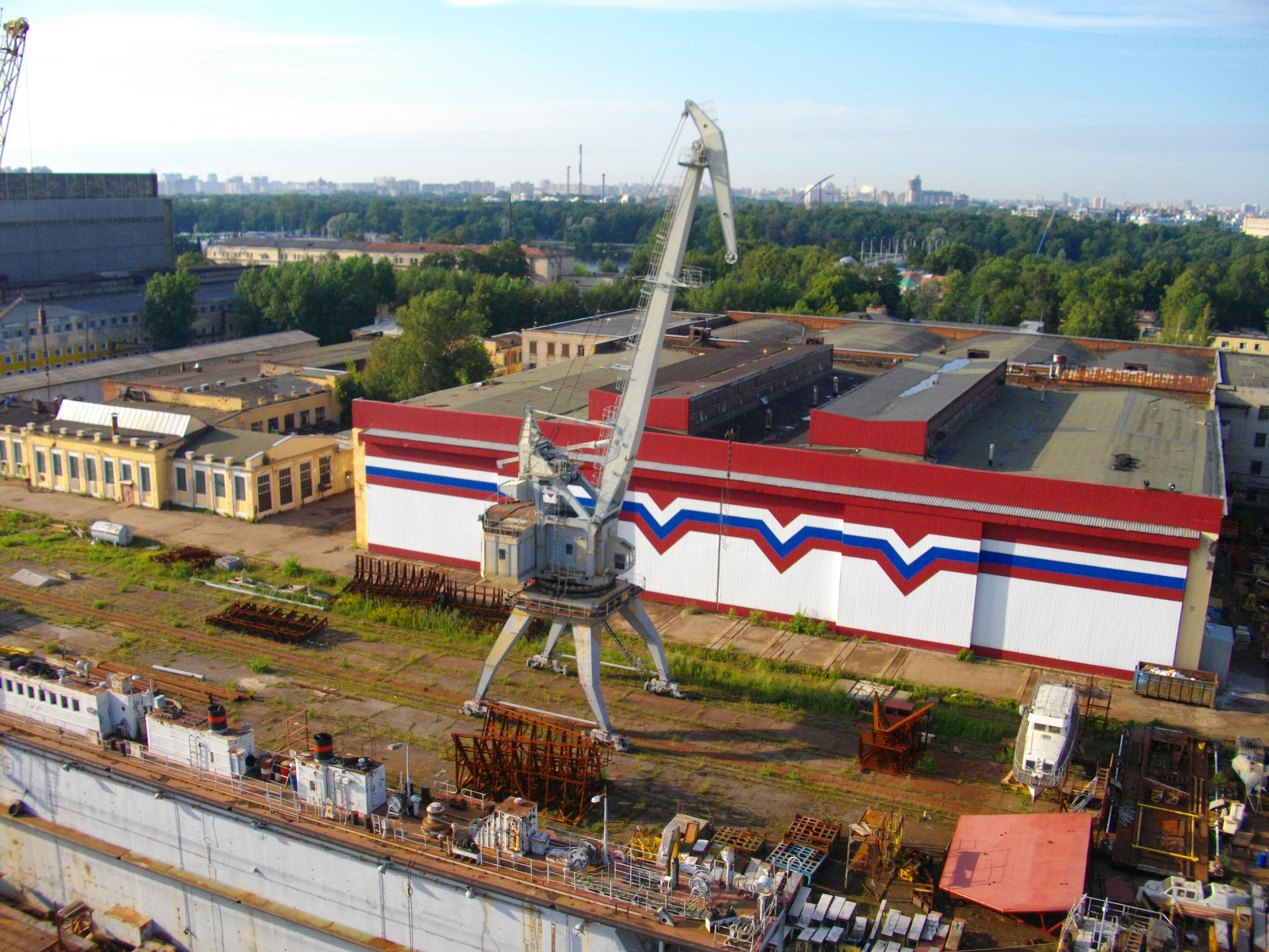 В кран санкт петербург. Портальный кран СПБ. Ресторан на кране. Подъемные краны Питер.