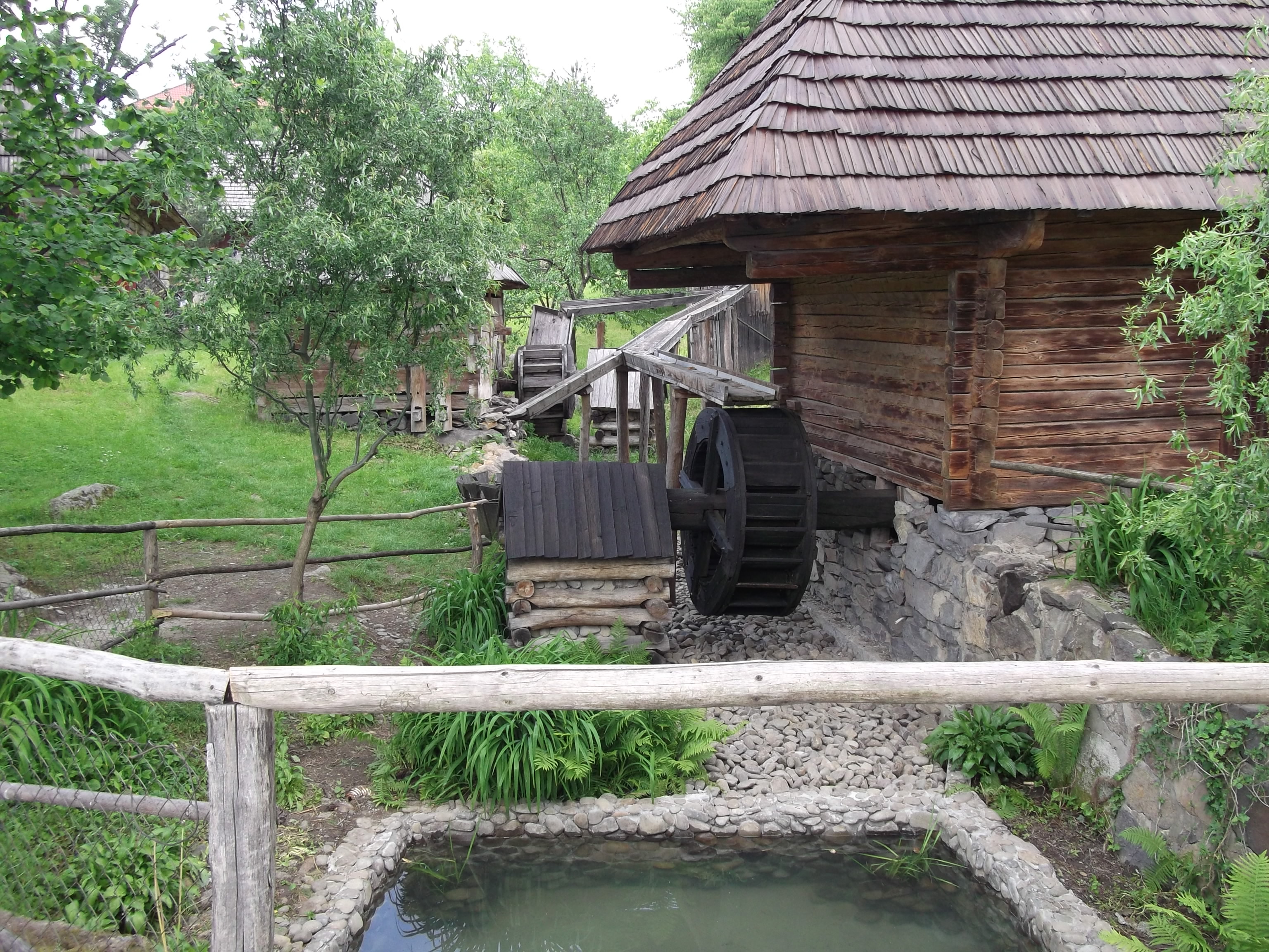 https://photos.wikimapia.org/p/00/02/66/32/40_full.jpg
