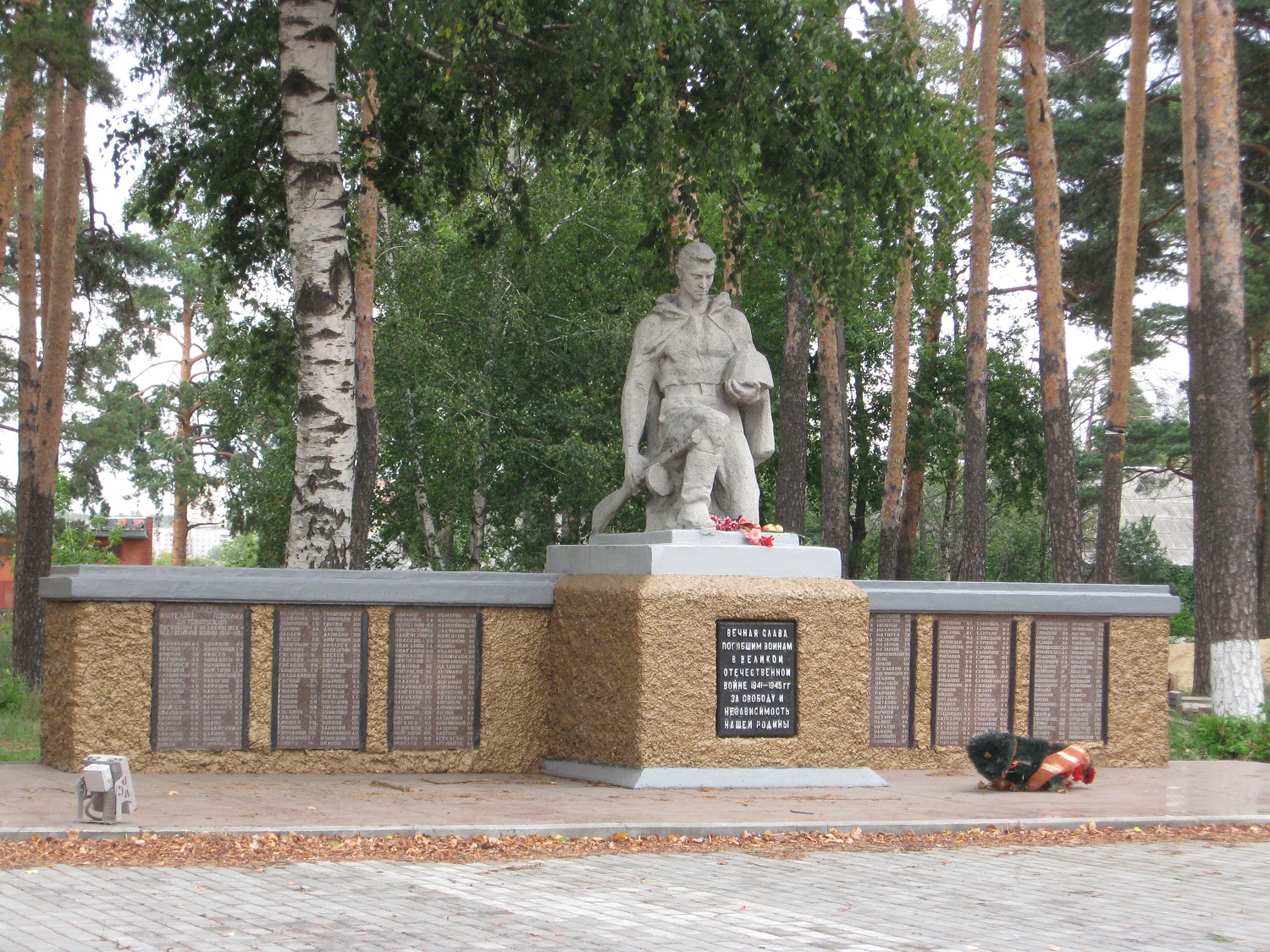 Памятники октябрьский. Памятник пос. Октябрьский Люберецкого района. Поселок Октябрьский Люберцы памятники. Обелиск павшим воинам город Кулебаки. Памятник павшим воинам в Великой Отечественной войне Богородске.