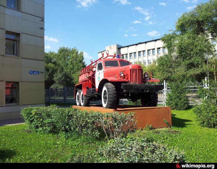 Автомобиль кемерово. Пожарный ЗИЛ-157 Кемерово. Пожарный ЗИЛ 131 памятник. Памятник пожарникам Кемерово. Памятник в Россоши пожарной машине ЗИЛ-131.