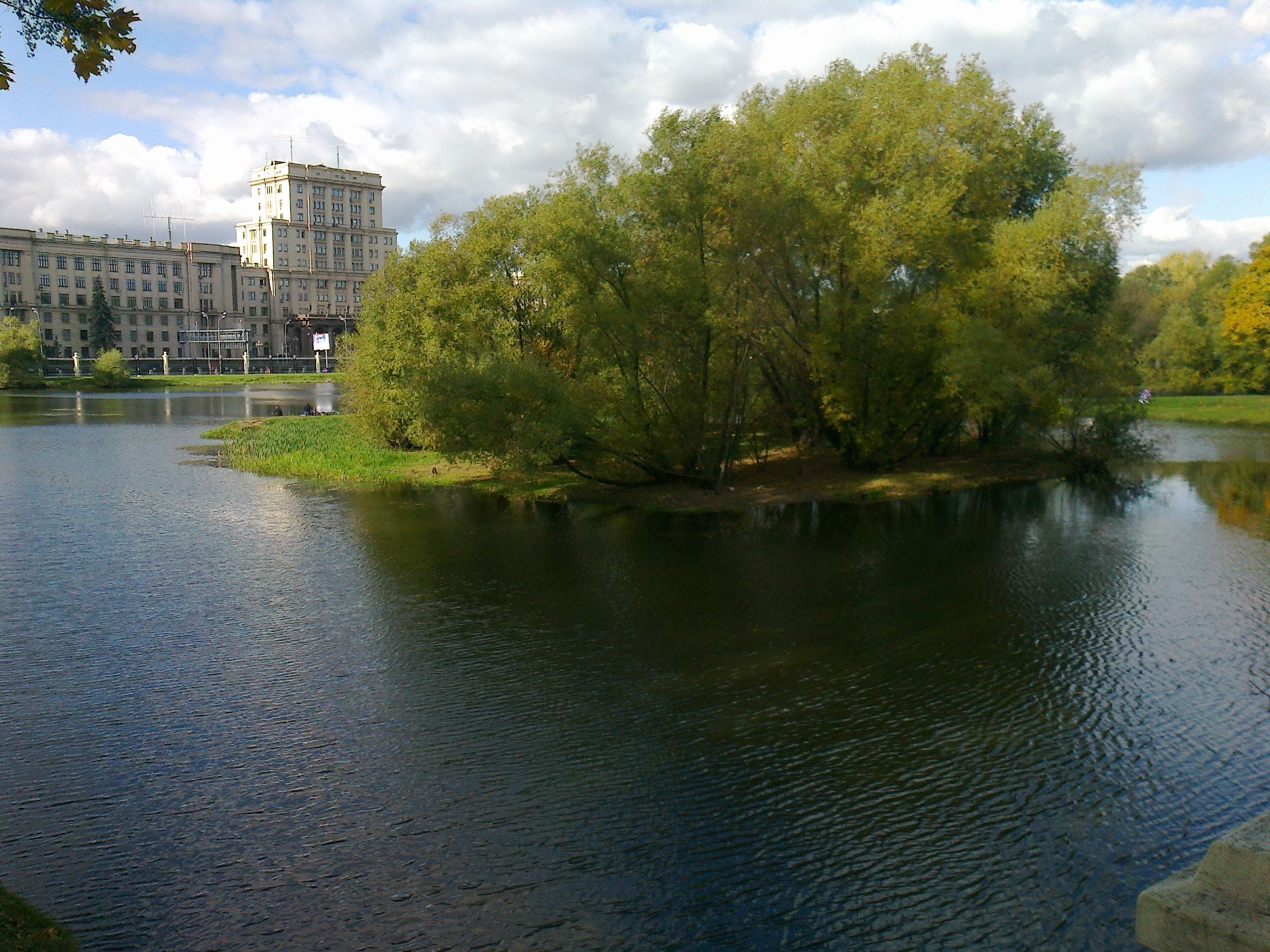 Остров москва. Тушинский остров Москва. Краснохолмский остров Москва. Зеленый остров Москва. Ранняя Москва остров.