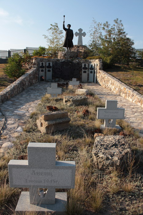 Памятник генералу краснову. Станица Еланская памятник Краснову. Памятник атаману Краснову в станице Еланской. Памятник генералу Краснову в станице Еланской Ростовской области. Памятник Донскому атаману Петру Краснову.