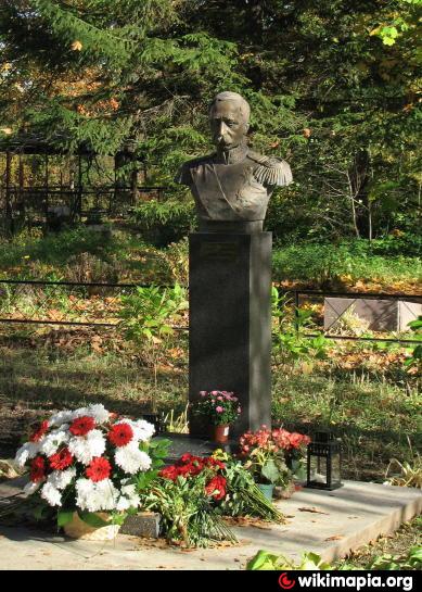 памятник а. бюст на могилу. памятники на пашенском кладбище. бюст на памятник на кладбище. памятник надгробный бюст.