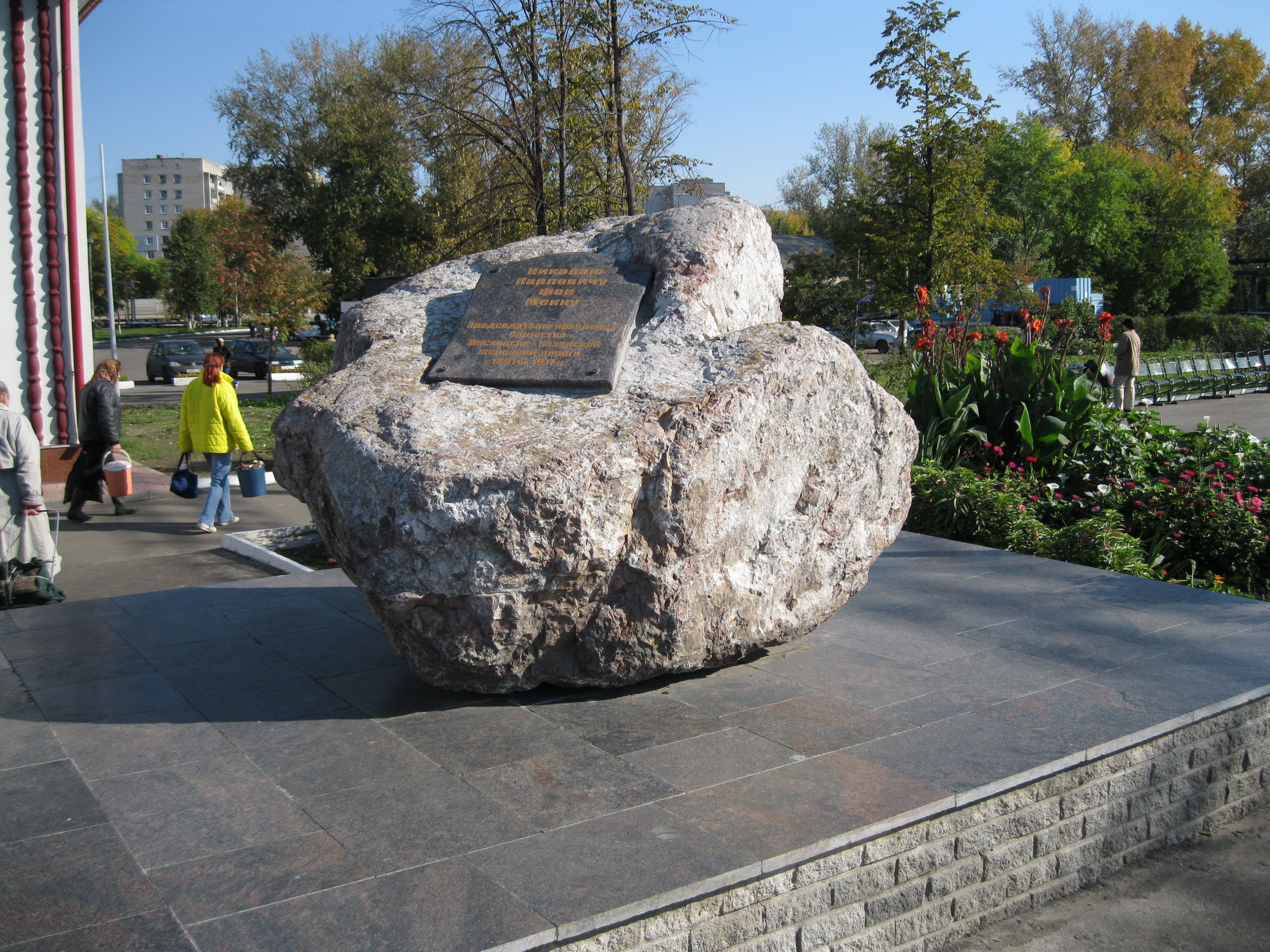 Камень h. Большой камень мемориал. Камень памятник Муром. Памятные камни в России. Каменный Мур.