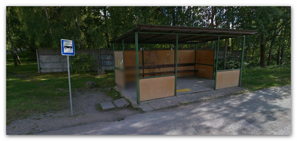 Остановки 60 автобуса пермь. Старая автобусная остановка. Советские остановки. Бетонная остановка в деревне. Старая автобусная остановка в лесу.