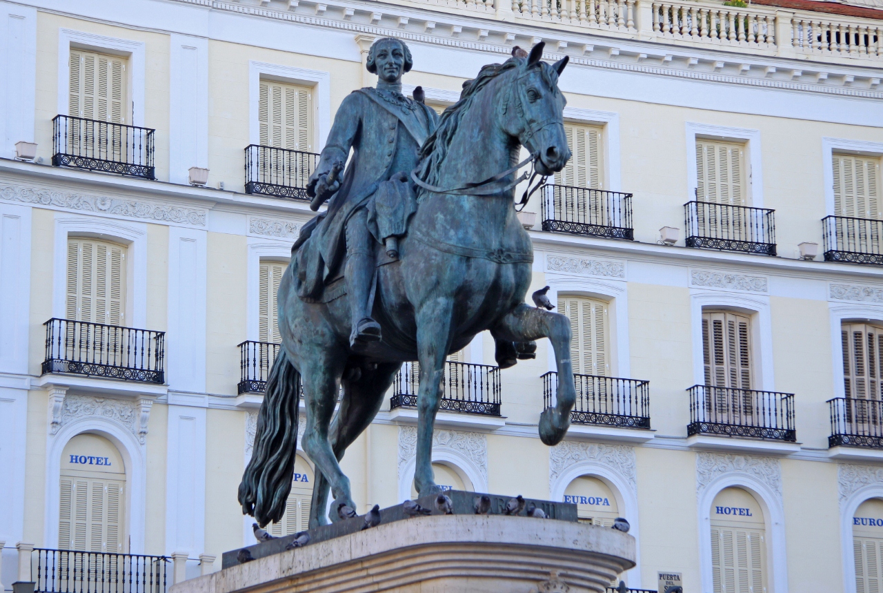 Estatua ecuestre de Carlos III Madrid