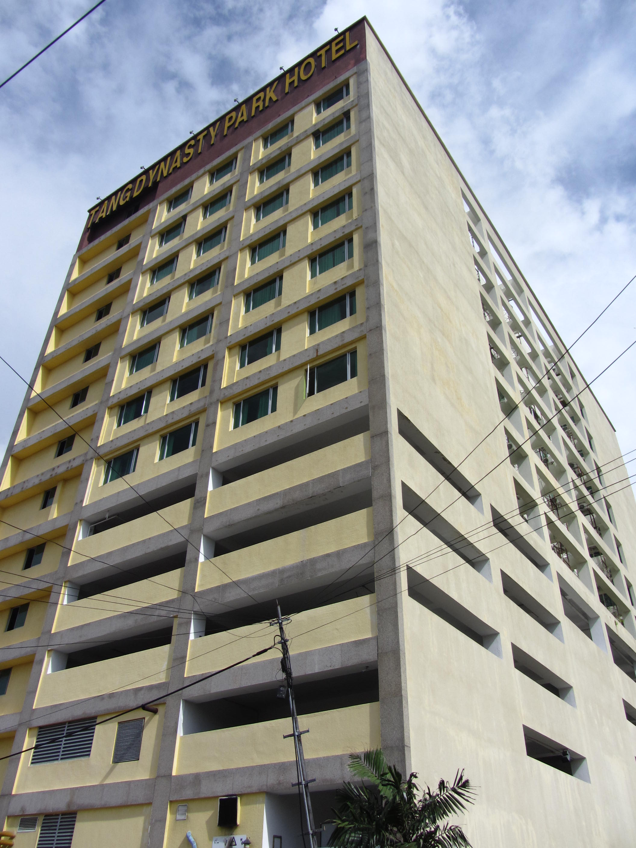 From Rags To Riches: The Untold Story Of David Mccoy'S Hotel Dynasty - u3p26sk