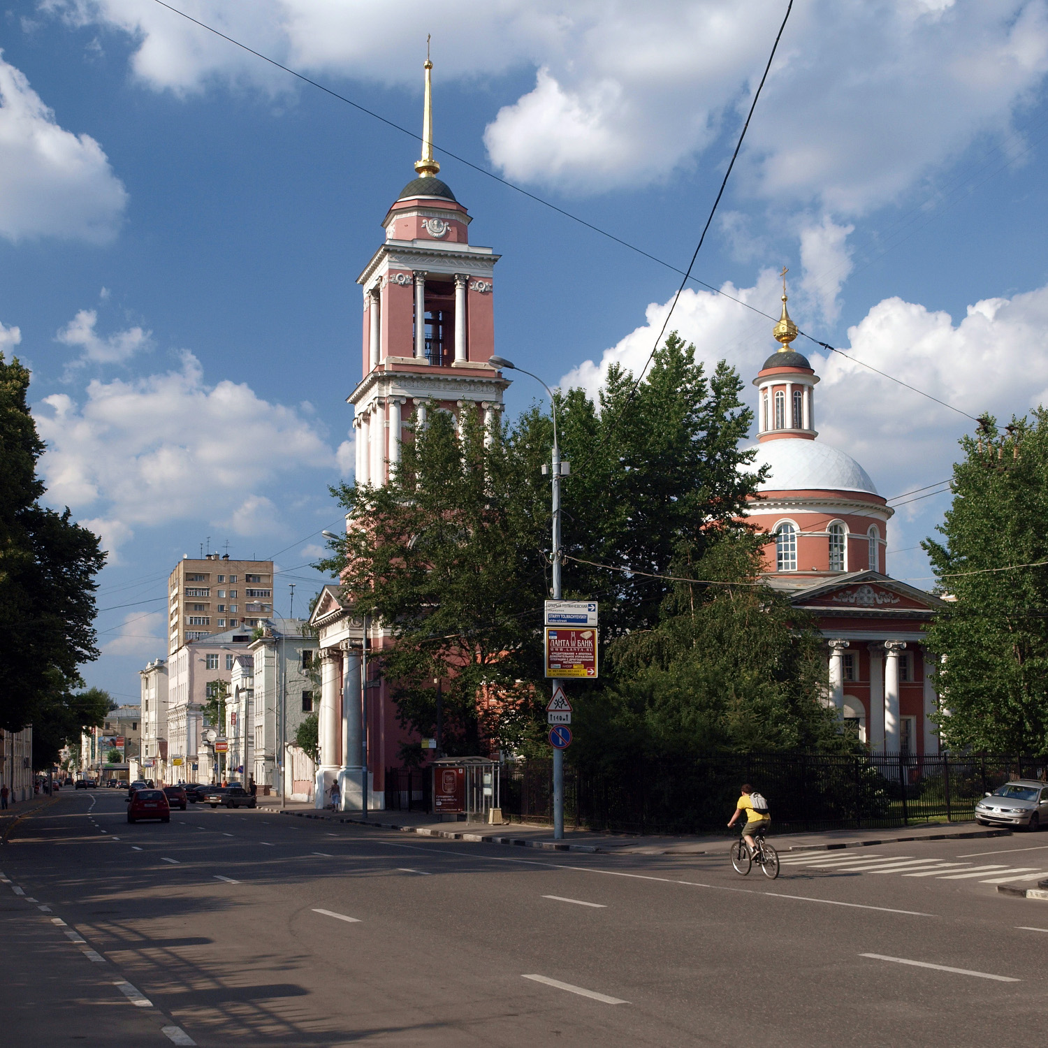 Вишняки 3. Храм Троицы в Вишняках. Церковь Живоначальной Троицы на Пятницкой улице. Храм Троицы Живоначальной в Вишняках. Троицкий храме на Пятницкой улице.