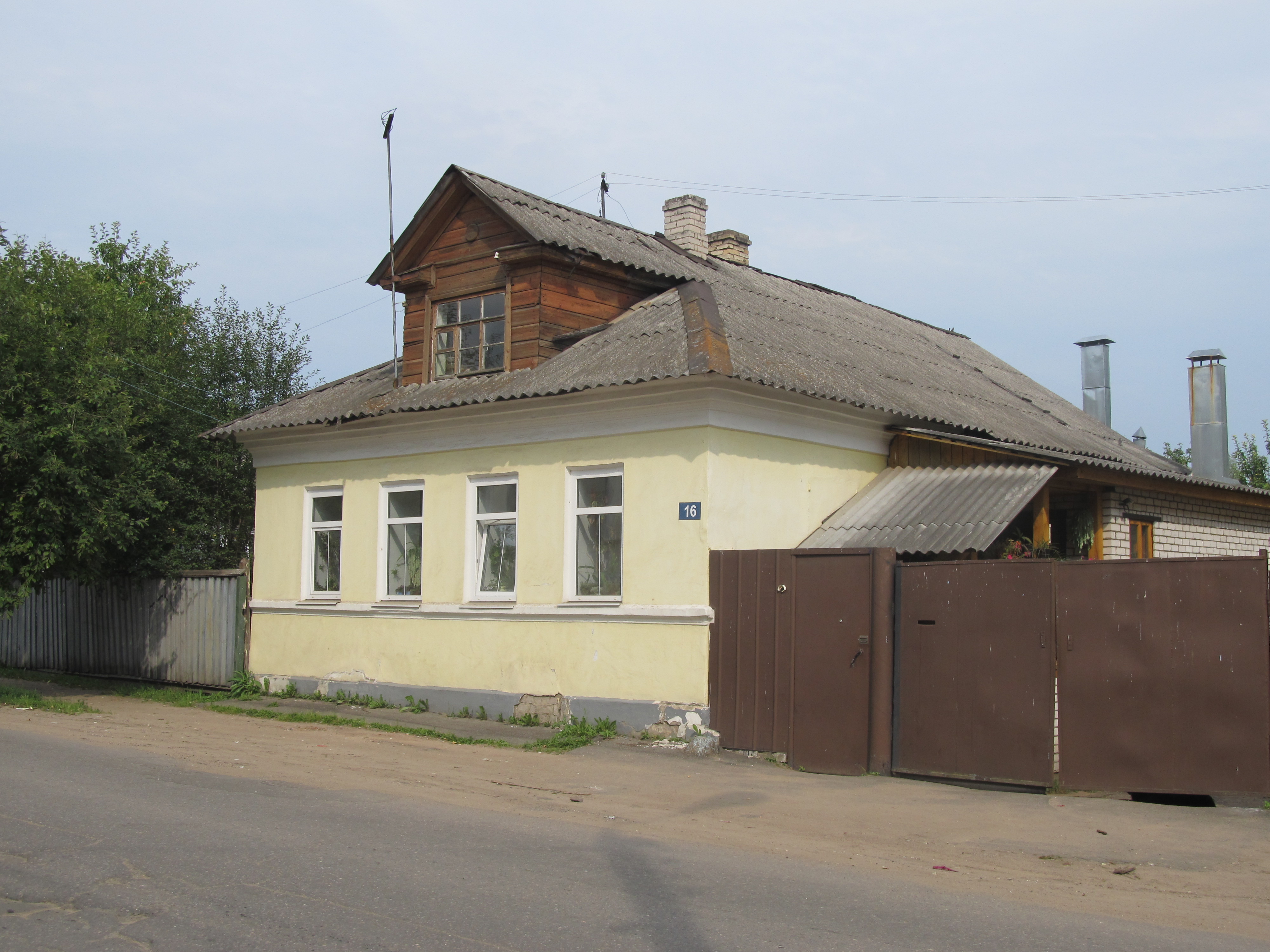 Дом в торжке тверская область. Торжок ул Луначарского. Торжок улица Луначарского. Ул Луначарского город Торжок. Улица Луначарского 16 Торжок.