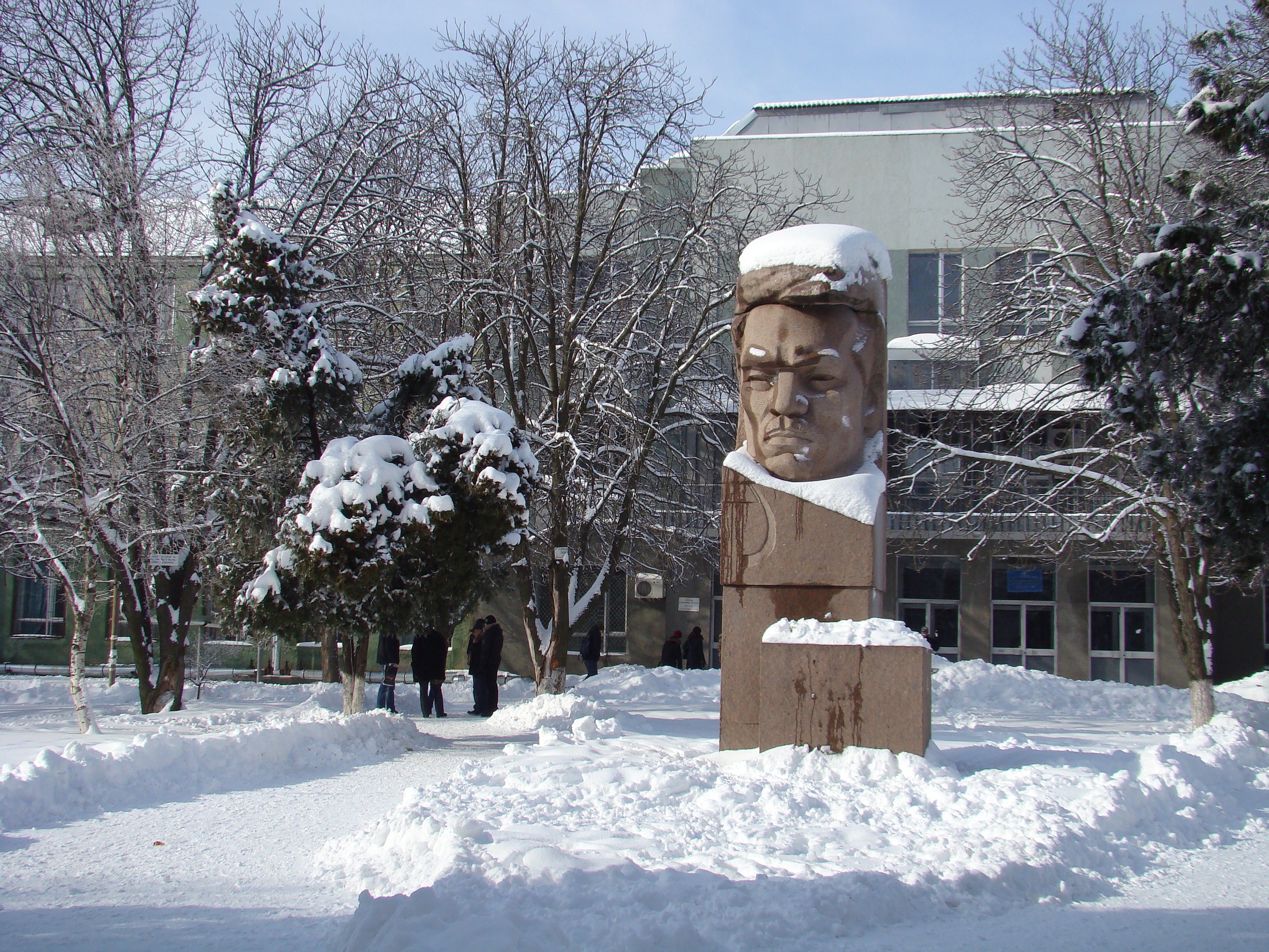 Цурюпа. Памятник а. д. Цюрупе. Херсон демонтировали памятник. Памятник Ленину в Херсоне.