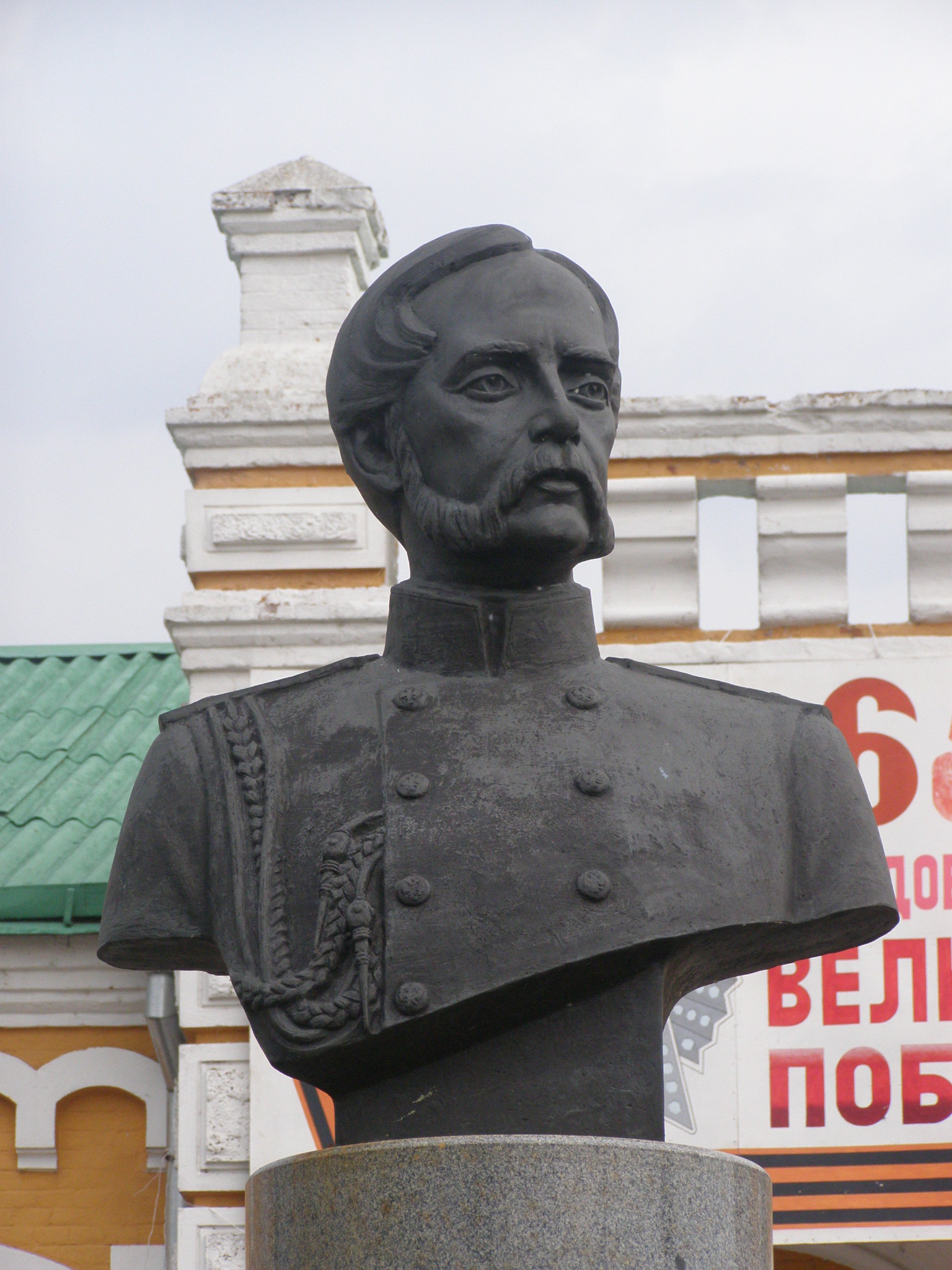 Паскевич. Иван Фёдорович Паскевич памятник. Паскевич и ф памятник. Памятник-бюст Паскевича в Ереване.