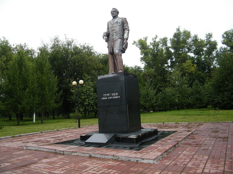 Мценск тургенева. Памятник Тургеневу Мценск. Мценск парк памятник Тургеневу. Памятник в Мценске памятник Тургеневу. Памятник Тургеневу в парке Мценск.