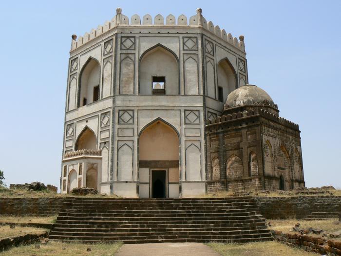 Shrine Of The 9 Masters Of Sufi Order Of Shah Nimatullah Wali : Sayyed ...