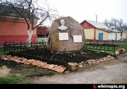 Красная заря орловская область. Памятник Денису Давыдову в красной заре Орловской области. Денис Давыдов памятник Орел. Красная Заря Орловская область памятник Давыдову.