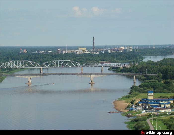 Кириши волхов. Река Волхов город Кириши. Город Кириши река. Мост через реку Волхов в Киришах. Кириши Волховская набережная река.