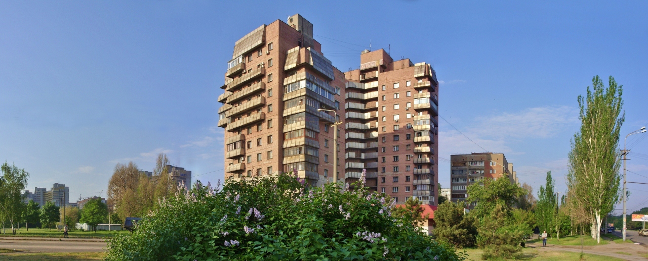 жилмассив красный камень днепропетровск. красный камень днепр. красный корунд 5. красный камень огранка. камень самоцвет родохрозит.