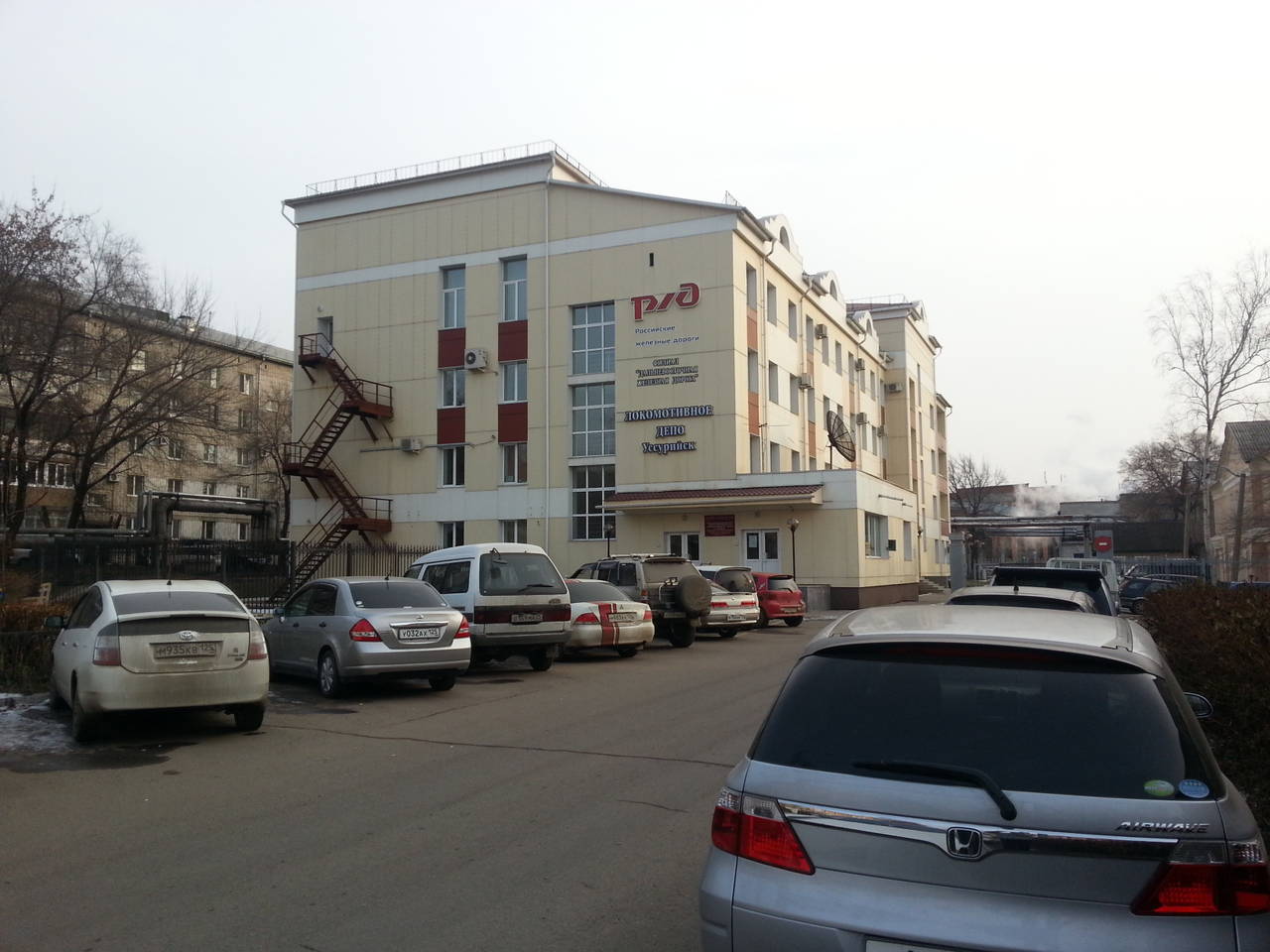 жд вокзал спасск дальний. уссурийский жд вокзал. ржд вокзал уссурийск. железнодорожный вокзал станции уссурийск. железнодорожный вокзал станции уссурийск.