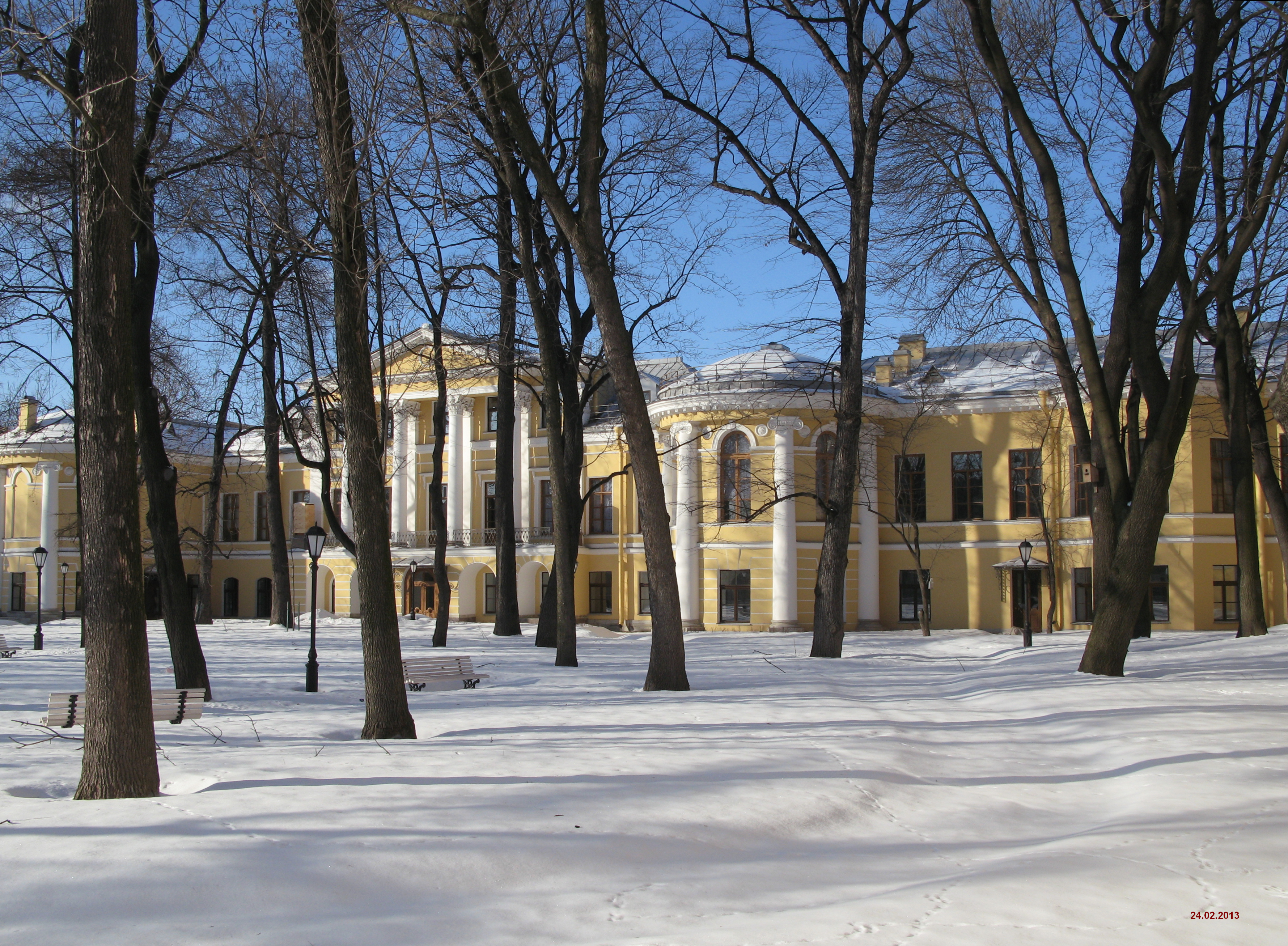 дворец бобринских