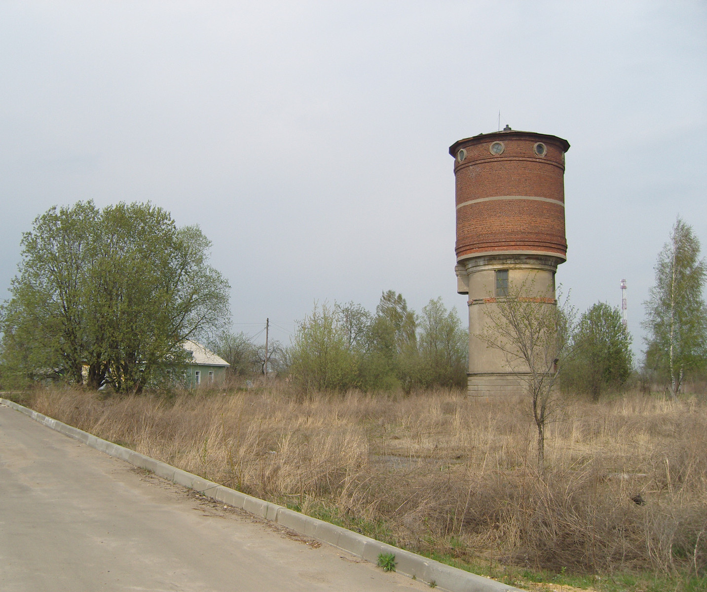 Водонапорная башня фото кирпичная