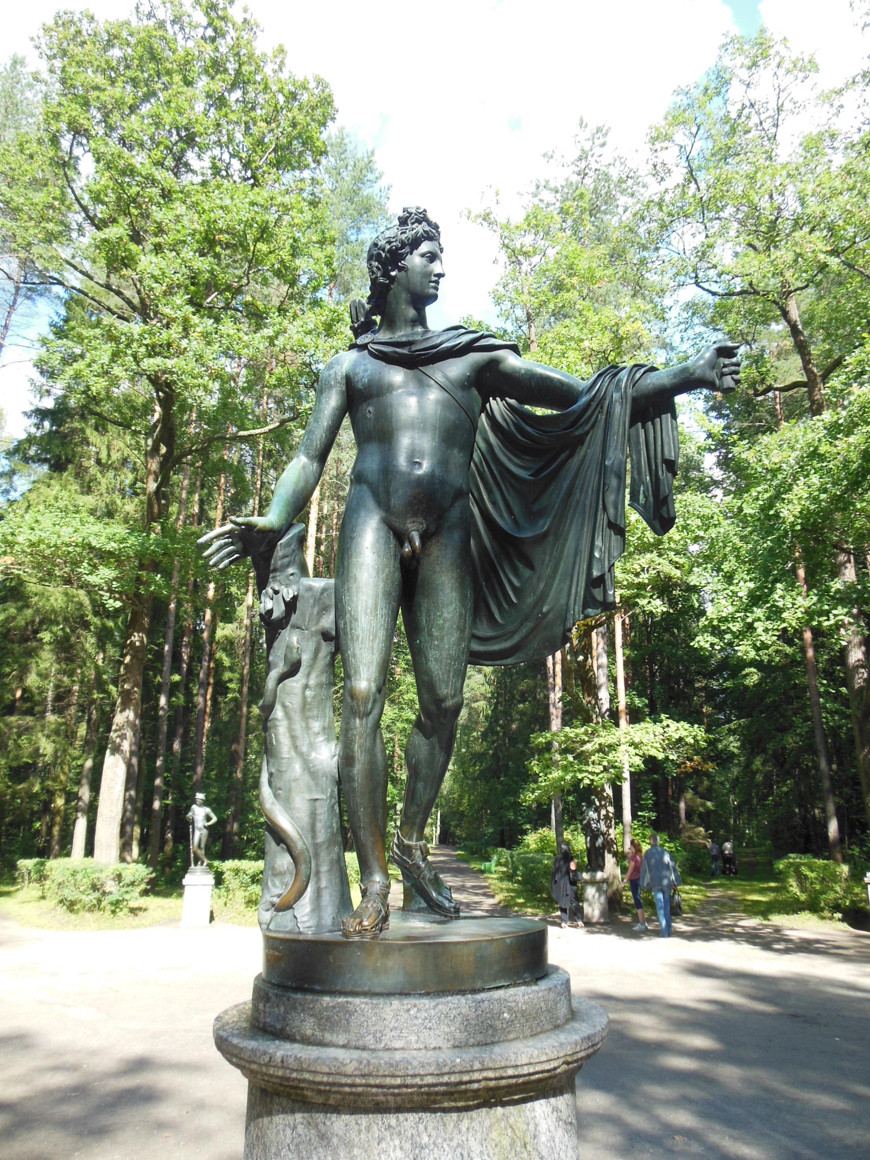 аполлон бельведерский в санкт-петербурге. скульптура аполлона бельведерского в спб. статуи аполлонов в питере. аполлон бельведерский скульптуры аполлона. скульптура аполлона в близи.