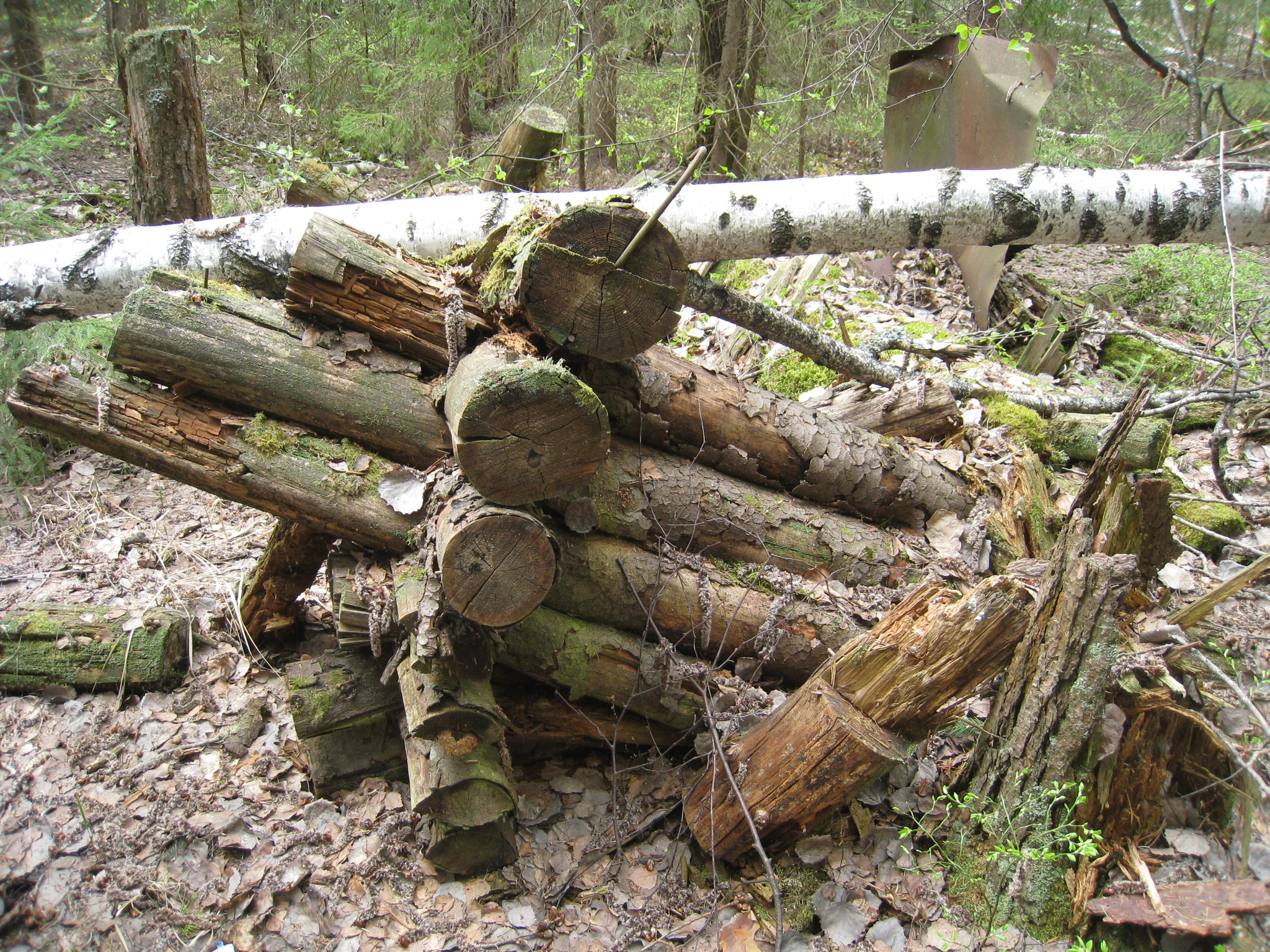 Бревна блиндажа 5. Блиндаж в три наката. Накат бревен. Накат бревен. Блиндаж в три наката.