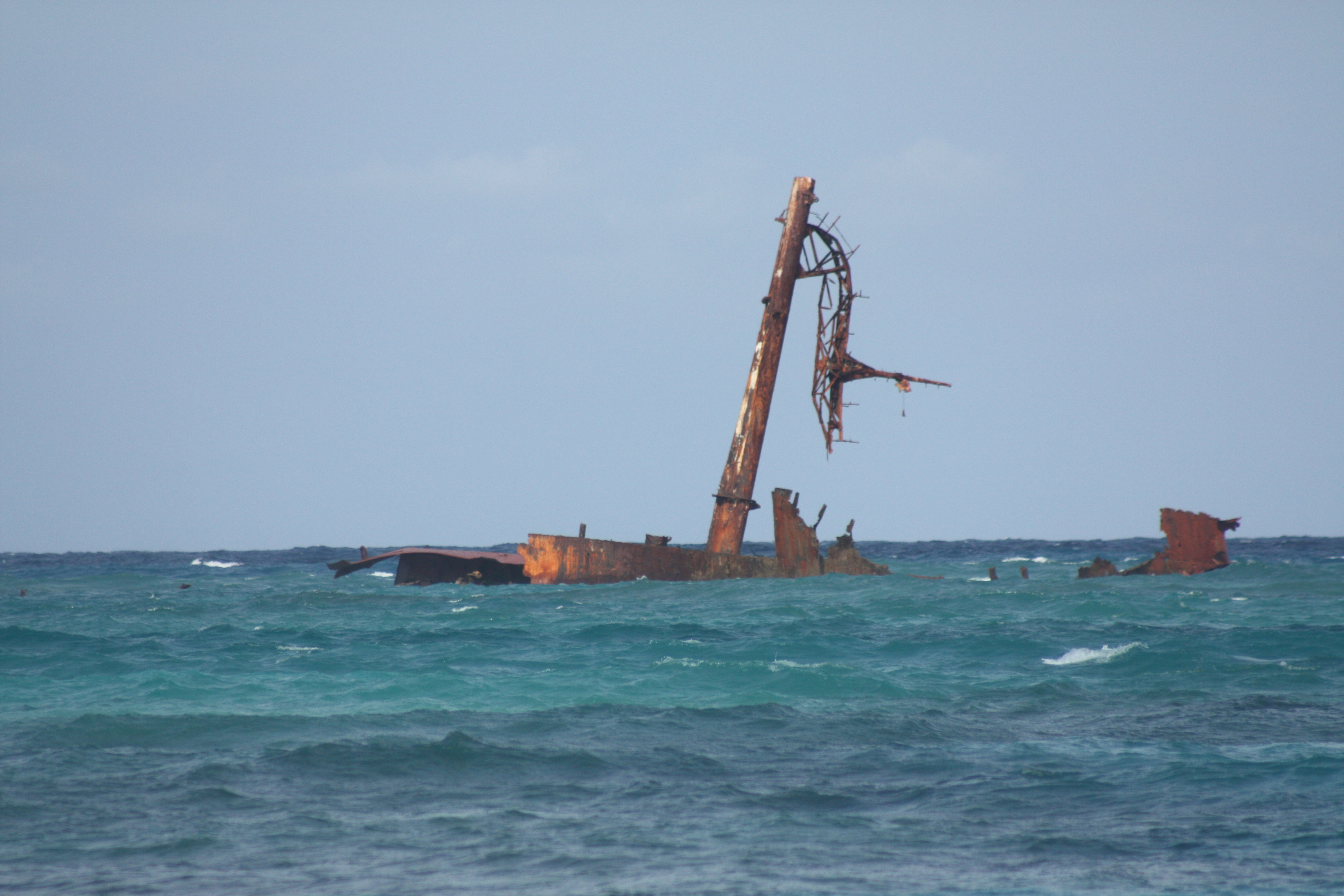 Корабль в витязево. Корабль Astron. Корабль Керчь в Витязево. Astron Shipwreck. Артющенко затонувший корабль.