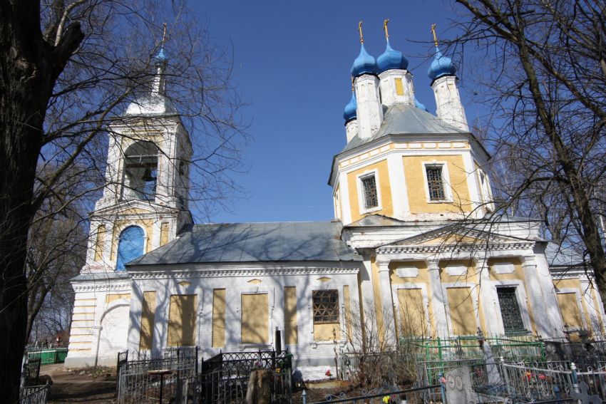 Церковь введения во храм. Введенская Церковь Тутаевский район. Храм Зарницино Тутаевский район. Церковь поселок Константиновский Ярославль. Тутаевский район поселок Константиновский храм.