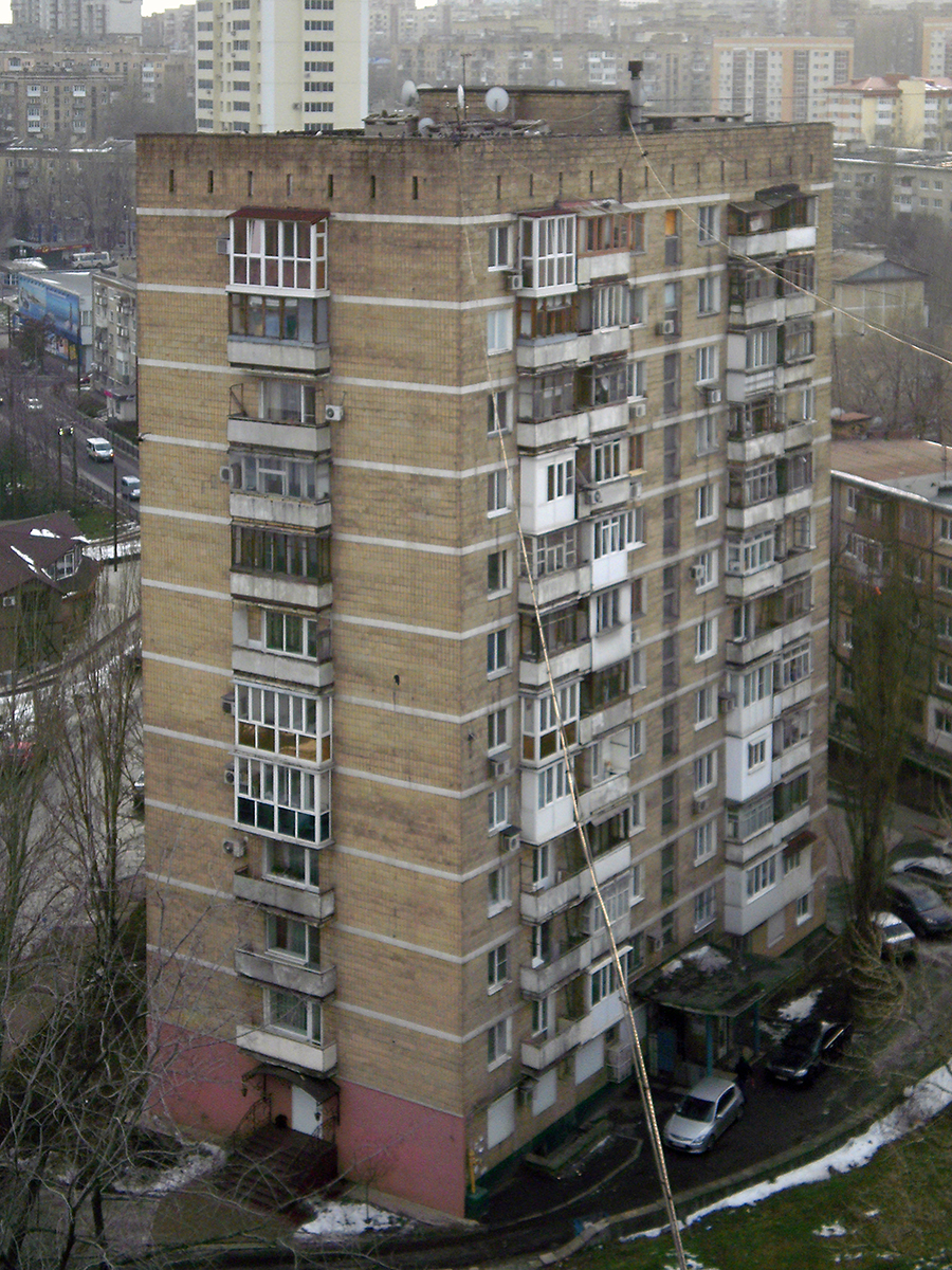 В двенадцатиэтажном доме несколько. Донецк набережная 117б. Набережная улица в Донецке. Двенадцатиэтажный дом. Двенадцатиэтажный панельный дом.