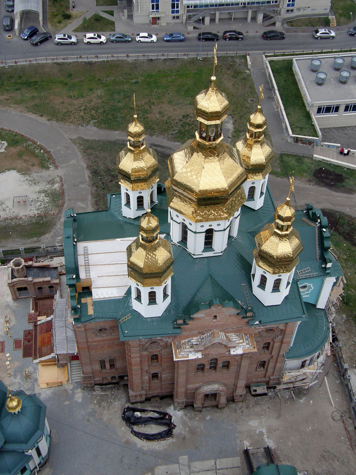 Большой киев. Храм в городе Киев. Храм Киев СЗМХ. Киевская Церковь Линчевский. Самый большой храм в Киеве.